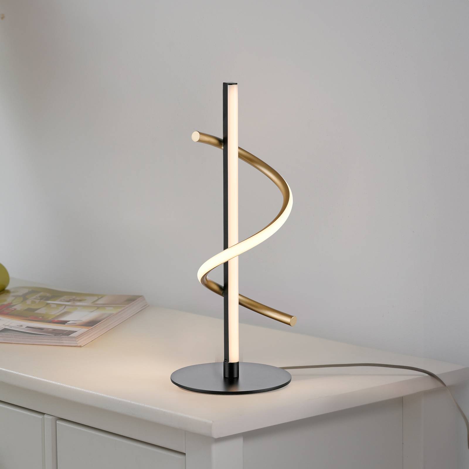 JUST LIGHT. Lampe de table LED Amanda fer noir-laiton