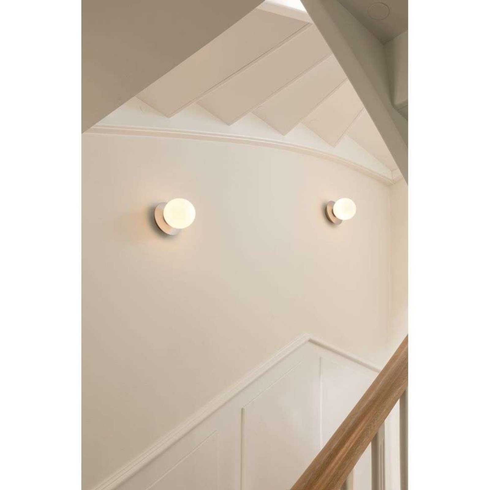 Nuura Candeeiro de parede Liila 1 IP44, Ø 14 cm, prateado/ópico