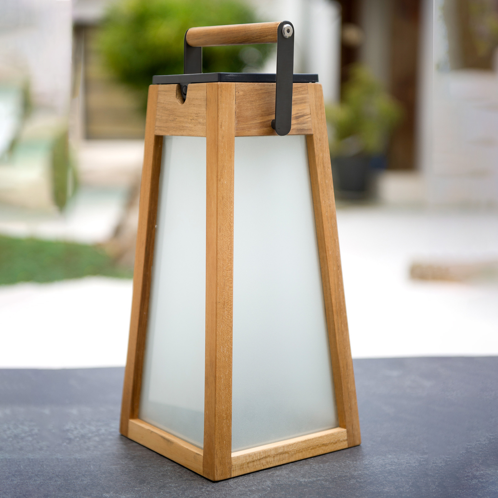 Latarnia solarna LED Tecka, drewno tekowe, 39 cm