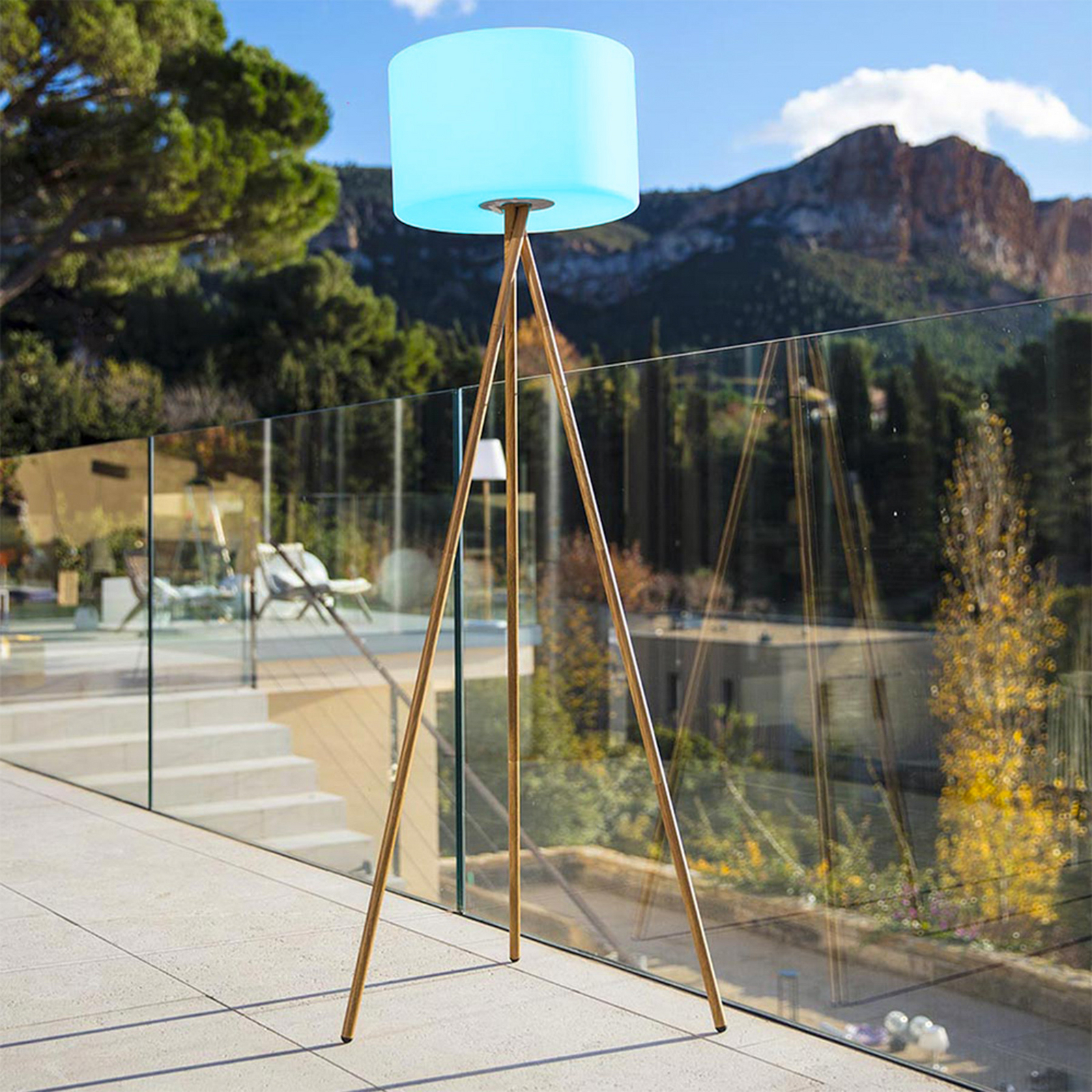 Lámpara de pie LED recargable Tamboury, blanca/marrón, altura 150 cm, acero Lámpara de pie LED recargable Tamboury, blanca/marrón, altura 150 cm, acero