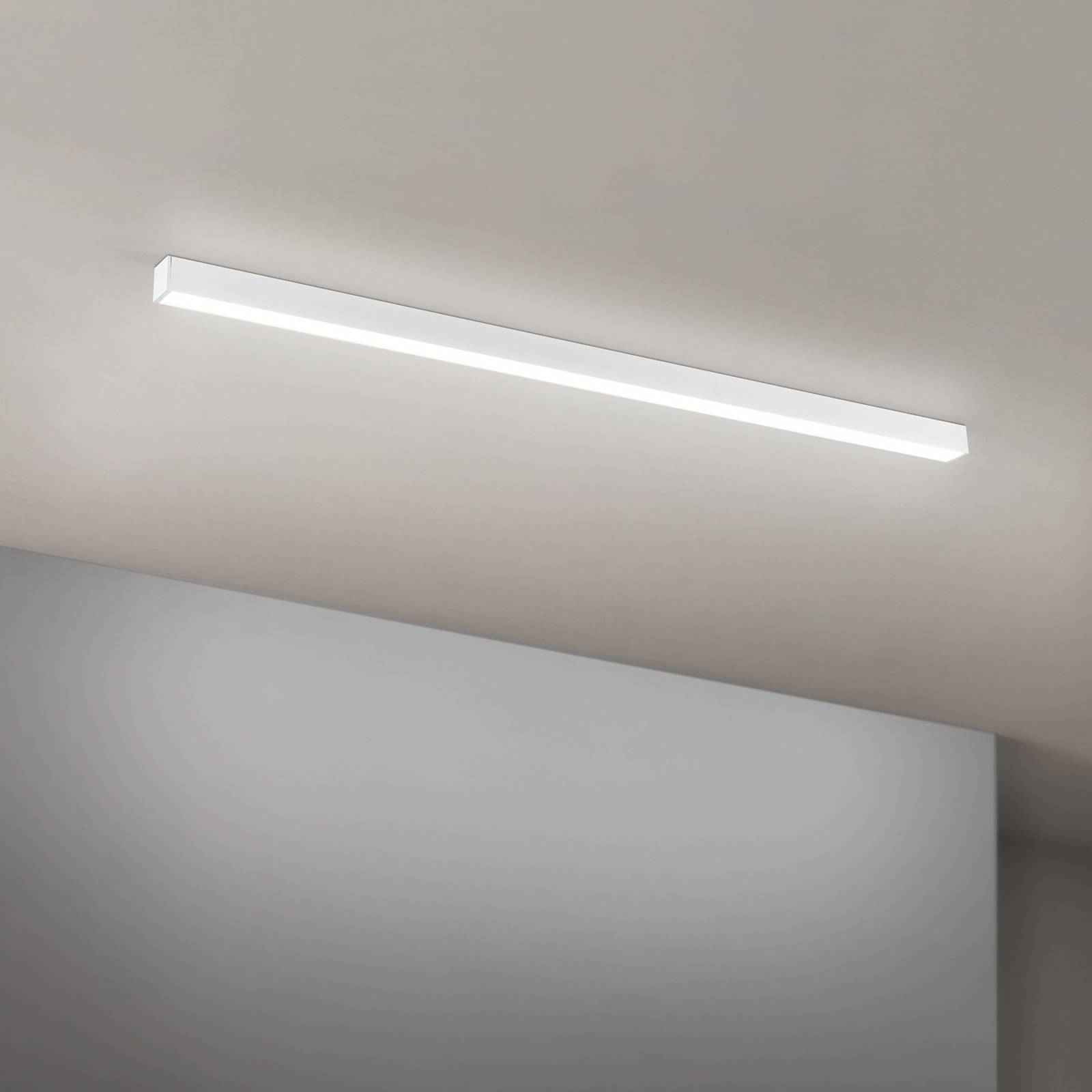 Lampa sufitowa LED Bounce, biała, długość 113 cm, CCT, aluminium