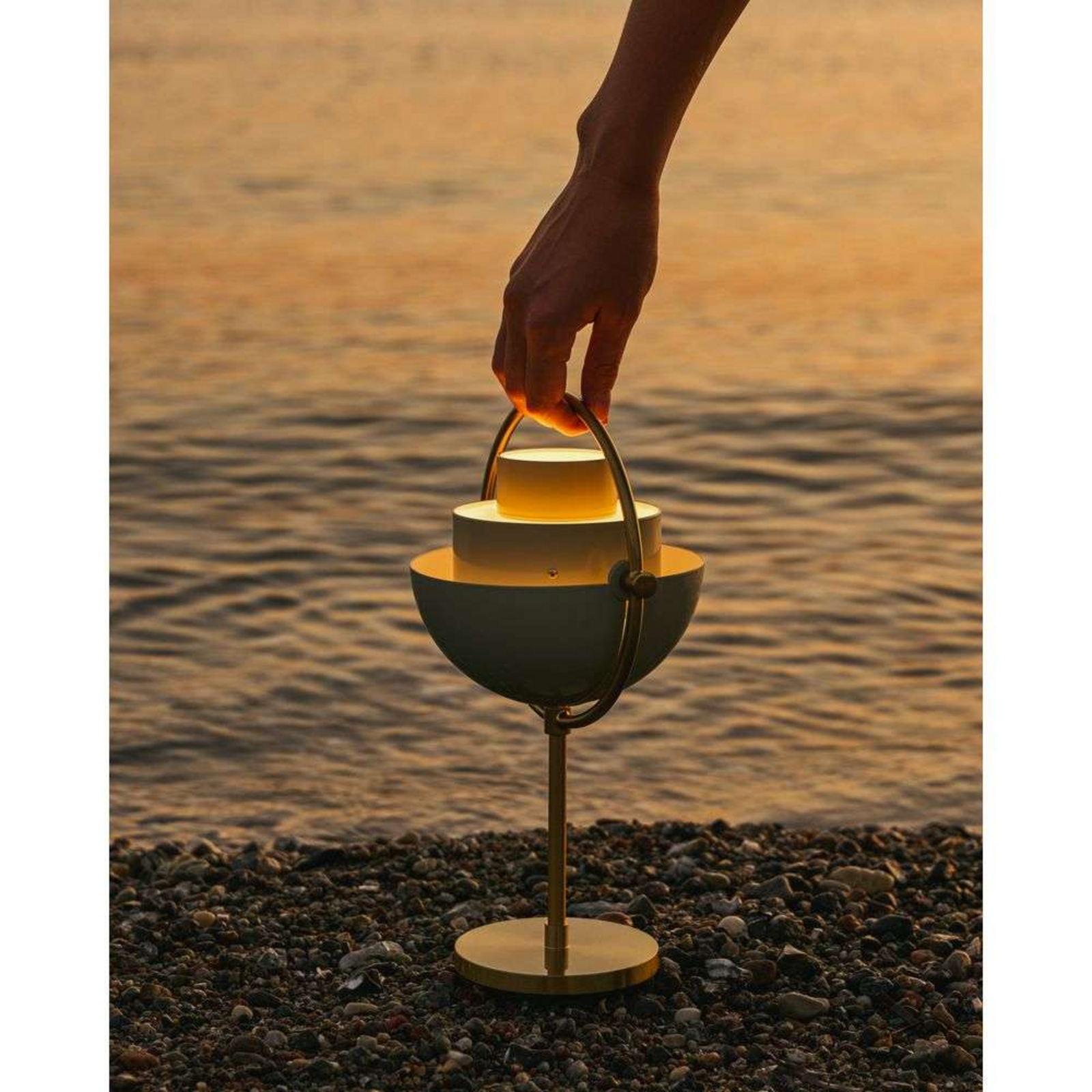 Multi-Lite Portable Candeeiro de Mesa Latão/Pastel Gray - GUBI
