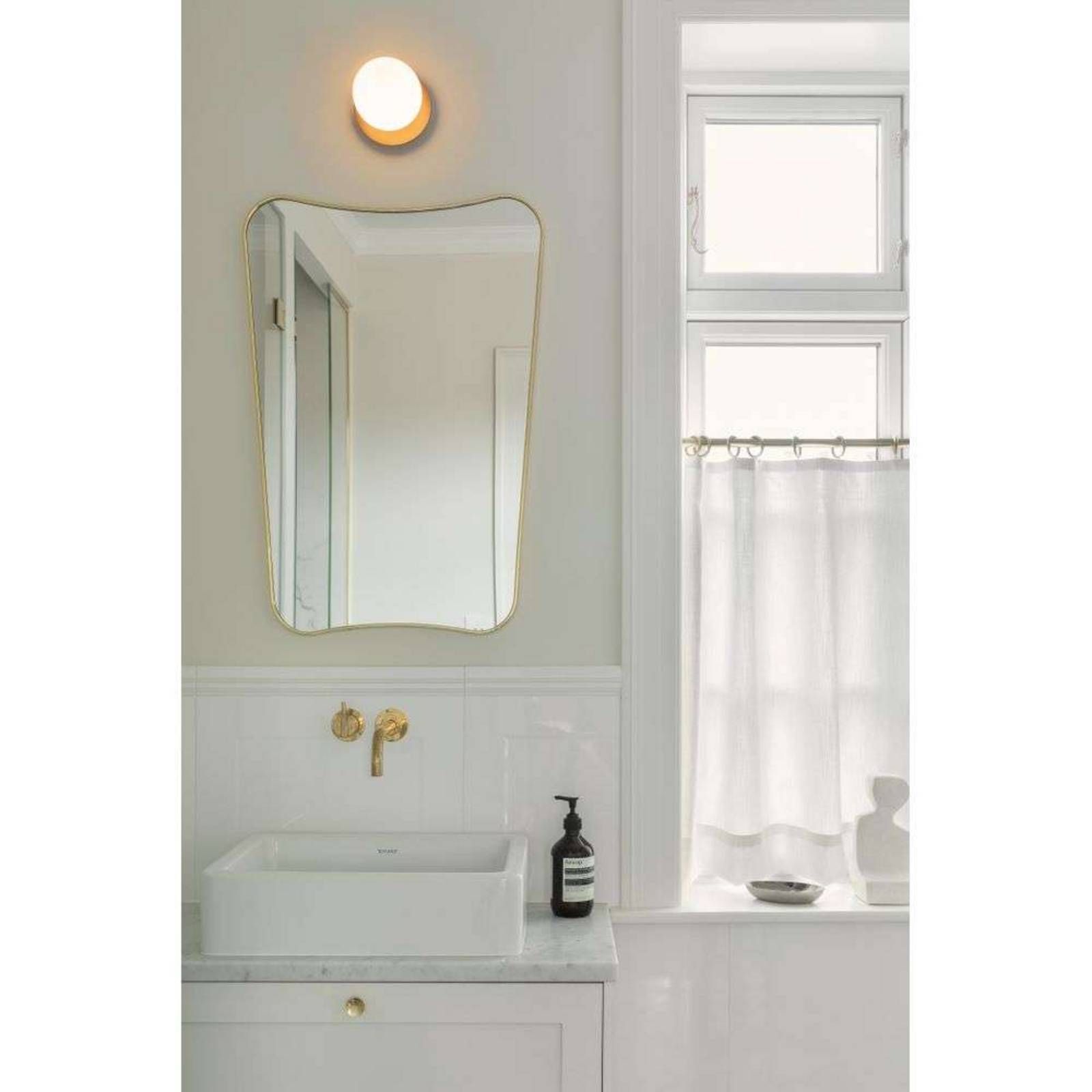 Nuura Liila 1 lampa ścienna/sufitowa, Ø 14 cm IP44, brąz/opal