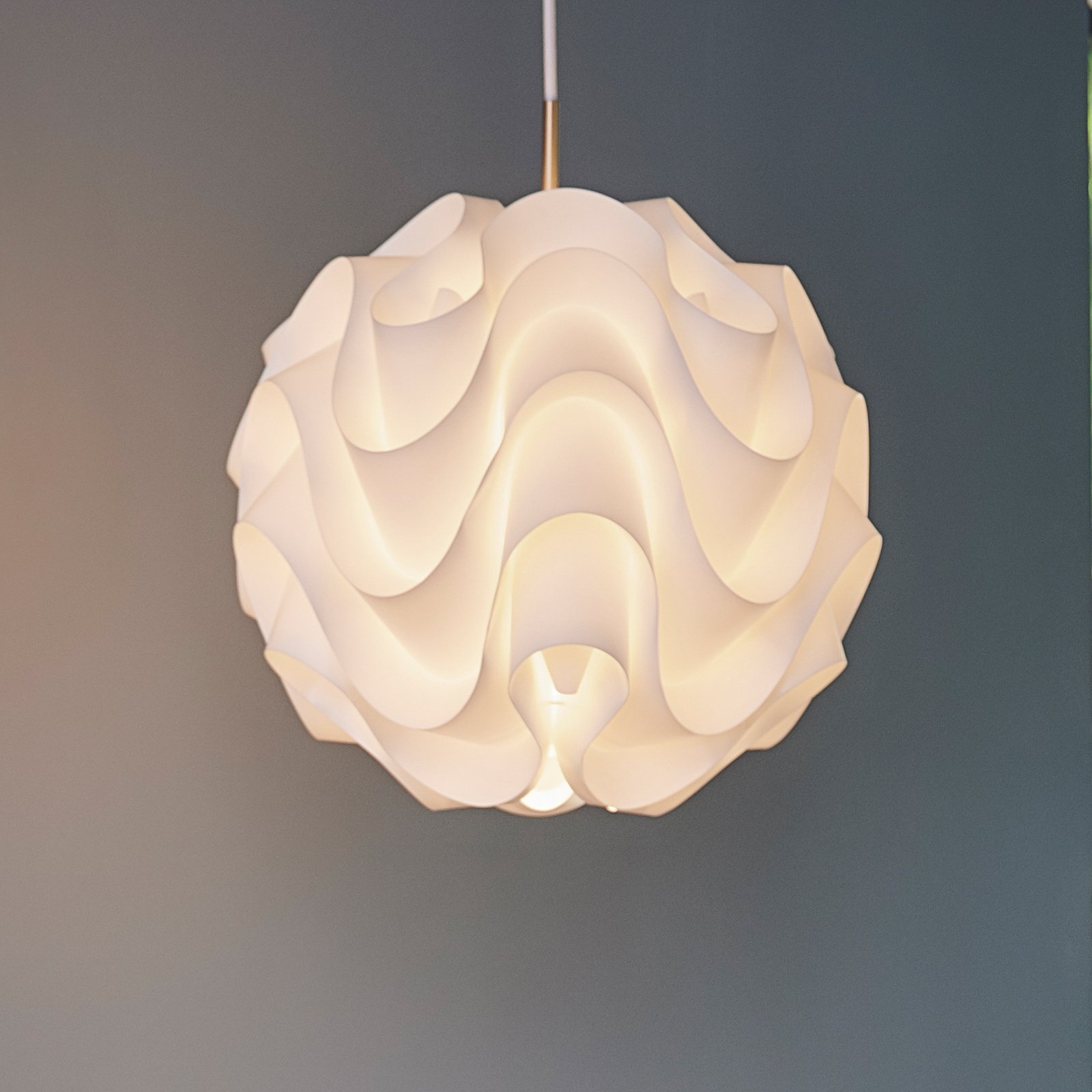LE KLINT 172 függő lámpa, fehér/sárgaréz, Ø 33 cm
