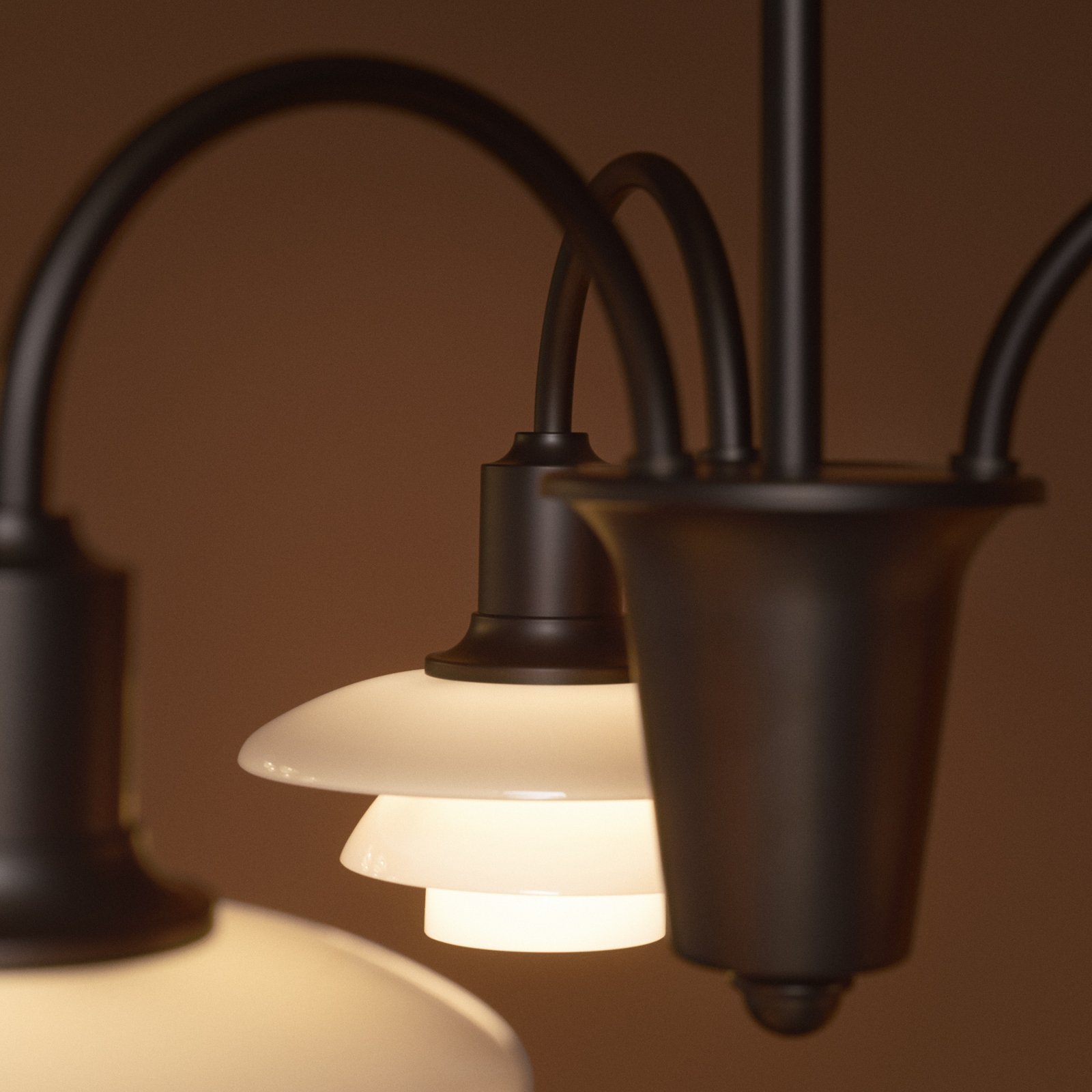 Louis Poulsen Lustre PH 1/1, laiton bruni, à 3 lampes. Louis Poulsen Lustre PH 1/1, laiton bruni, à 3 lampes.