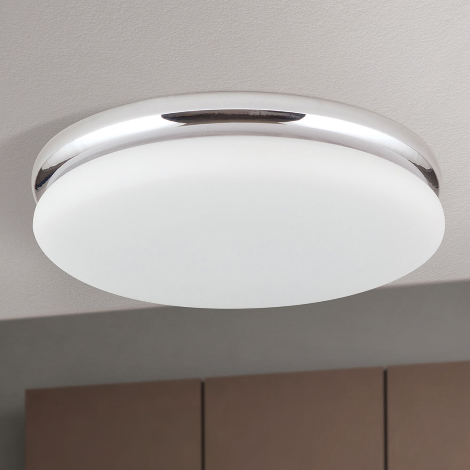 James LED ceiling light with metal housing, chrome