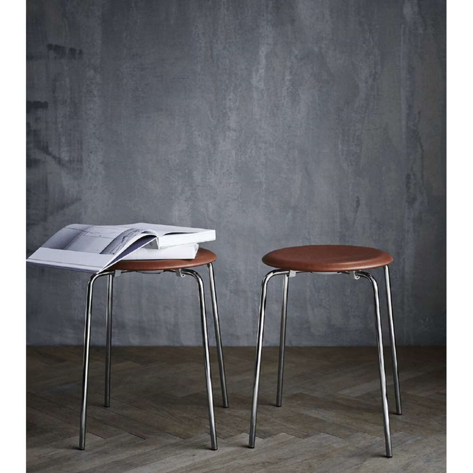 Dot™ Stool Walnut - Fritz Hansen