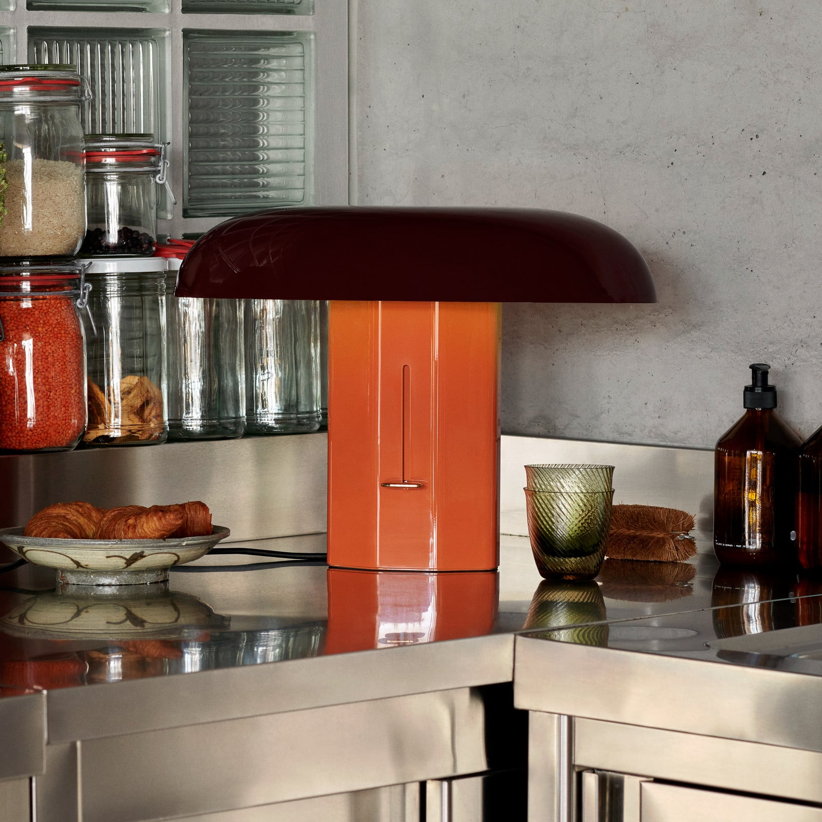 Montera JH42 bordslampa Amber/Ruby &Tradition - Vardagsrum - Design - Aluminium - Med lampsk&auml;rm