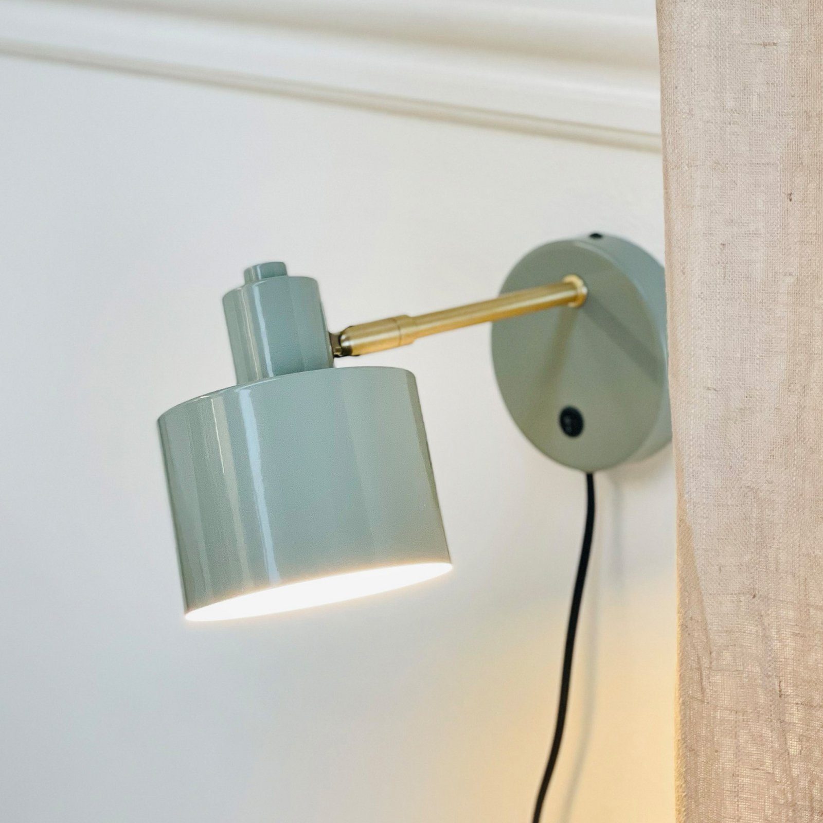 Dyberg Larsen vegglampe Ocean, olivengrønn, utstrekning 30 cm
