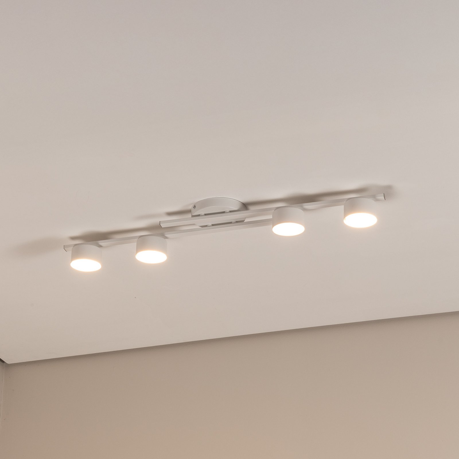 Fragment ceiling lamp, white, length 86 cm, metal, 4-bulb.