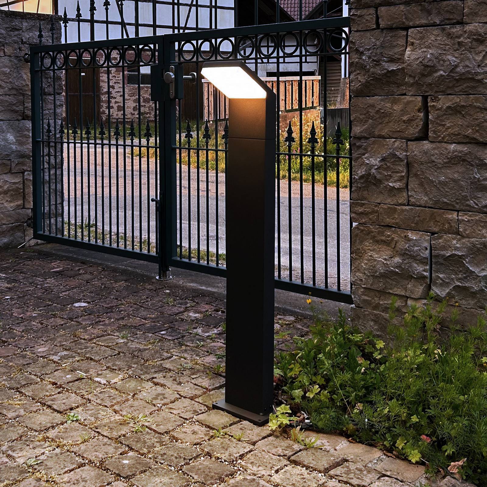 Słupek oświetleniowy LED Tucanae, szary, wysokość 100 cm, IP65, metalowy