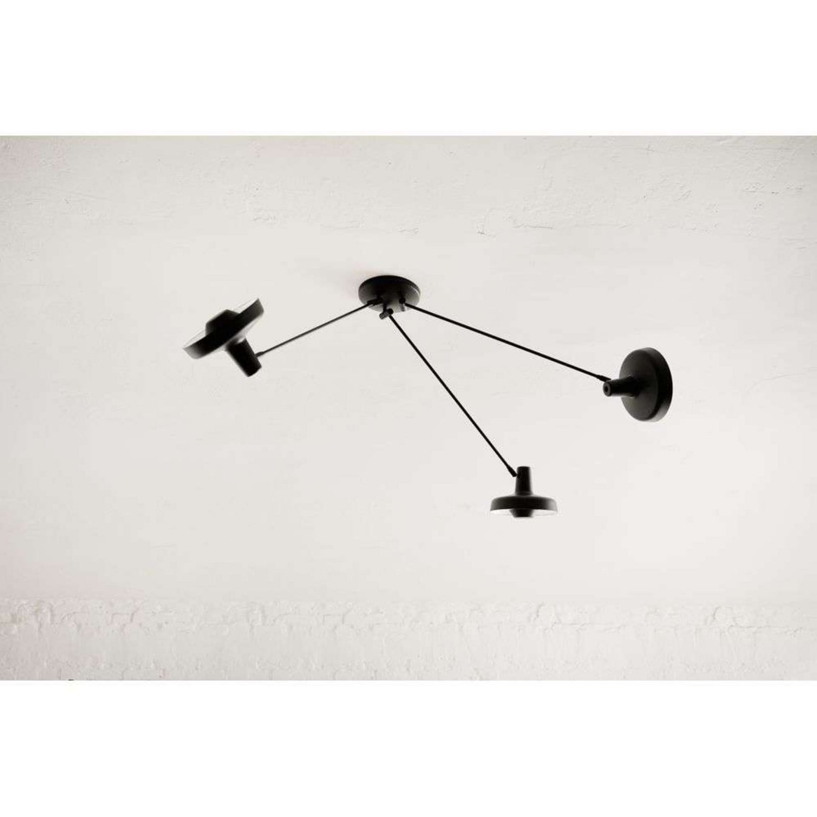 Arigato Palace Triple Loftlampe Black GRUPA - Køkken - Aluminium billede