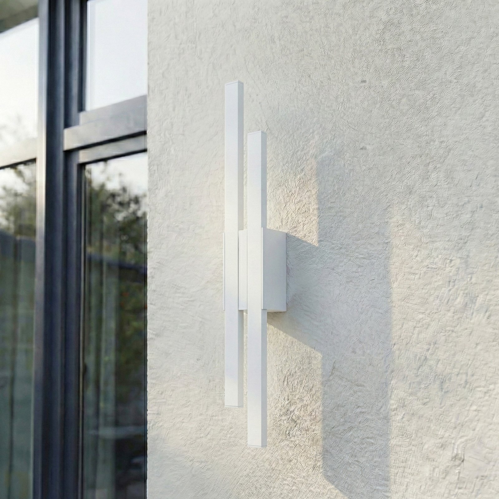 Sakari udendørs LED-væglampe, højde 59 cm, aluminium, hvid - Lindby