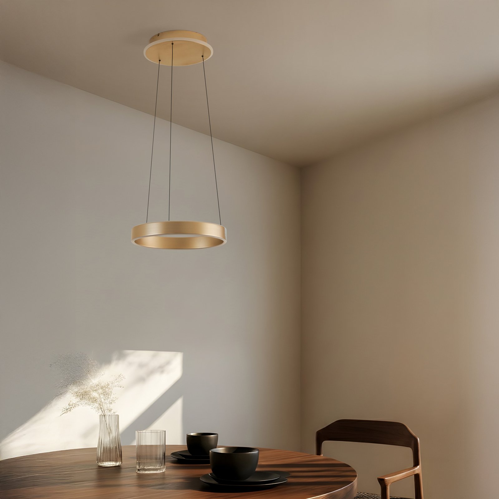 Lucande Lampada a sospensione LED Tindra, Ø 40 cm, oro, dimmerabile