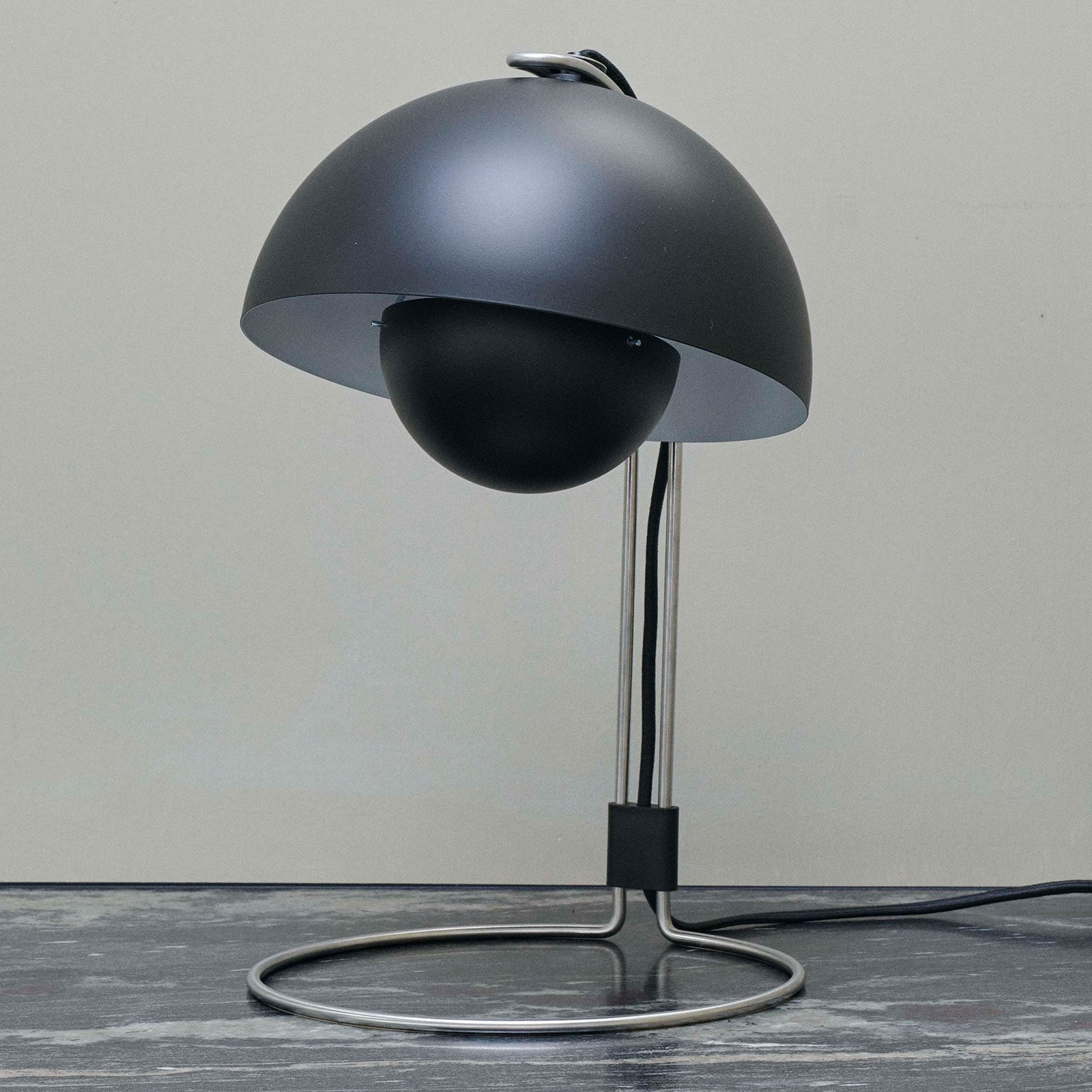 Flowerpot VP4 bordlampe, sort mat, 39 cm &Tradition - Stue - Design - Metal - Med skærm