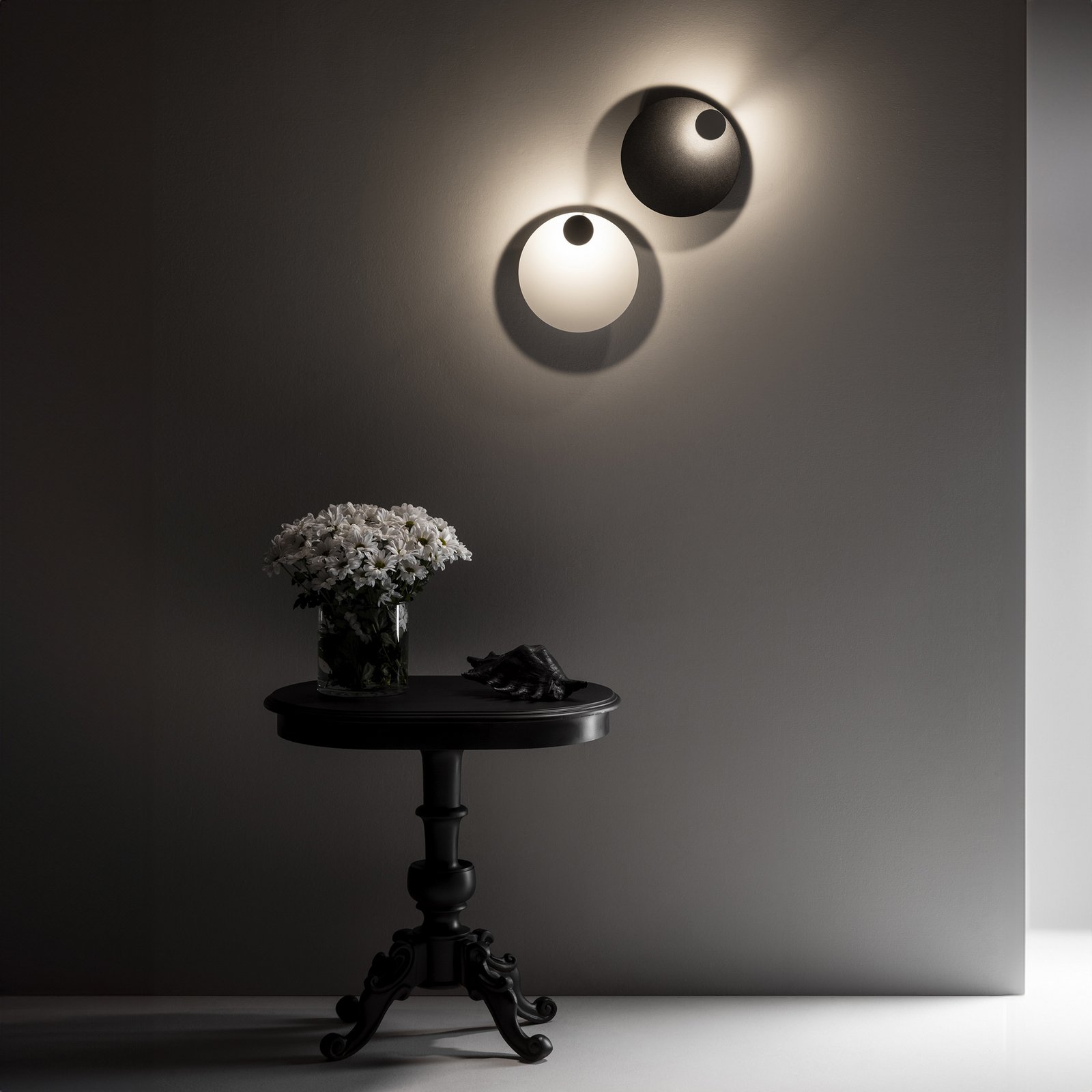Knikerboker LED wall lamp Pois, black, Ø 25 cm, dimmable