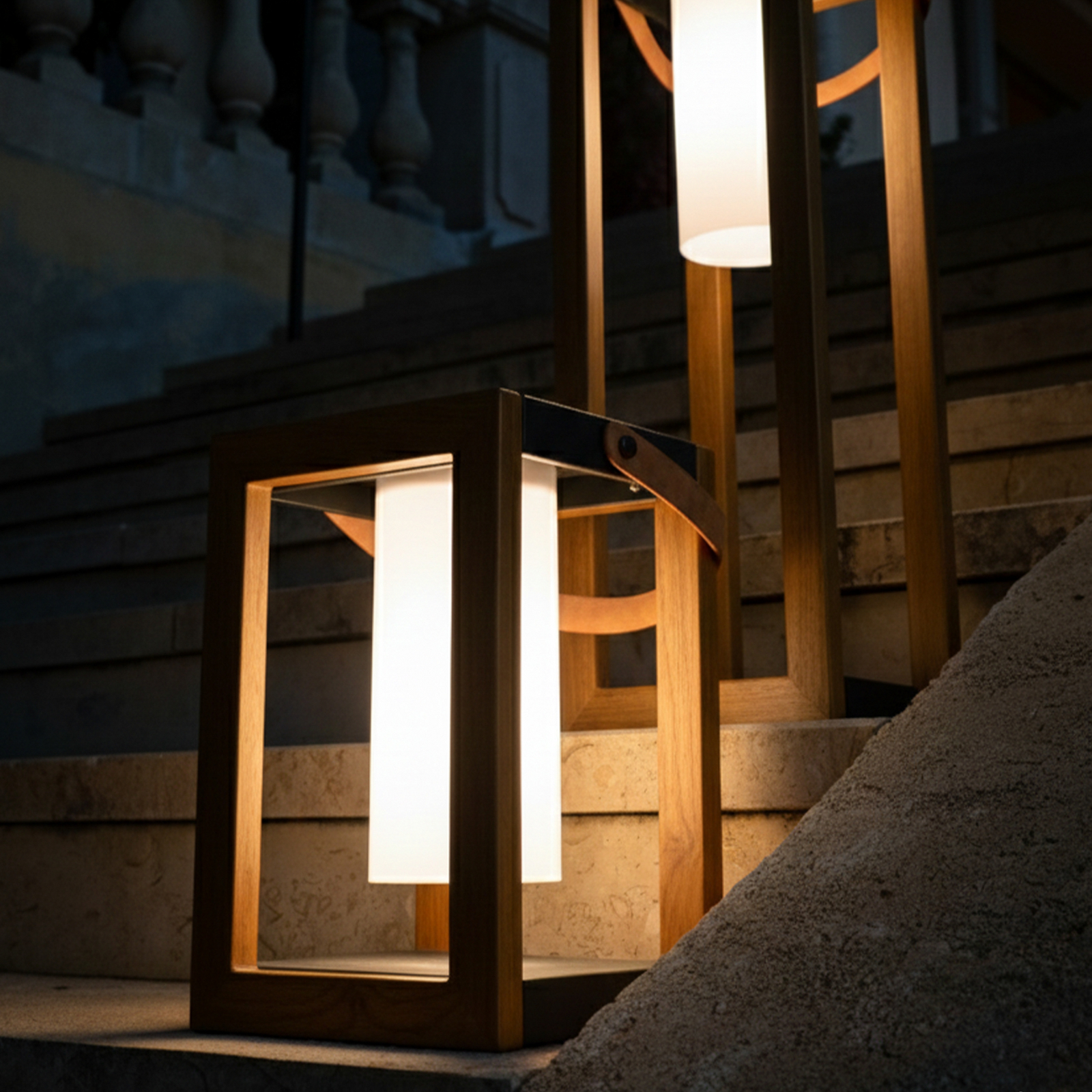 Linterna solar LED Seraphina, color teca, altura 32 cm, metal