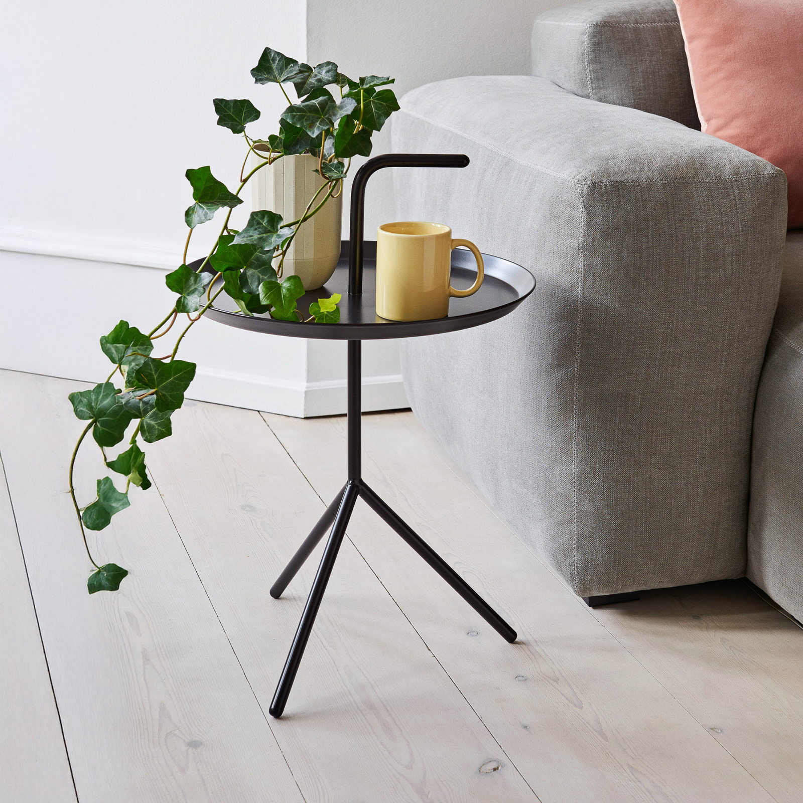 DLM sidobord, svart, höjd 56 cm, stål - HAY DLM sidobord, svart, höjd 56 cm, stål - HAY