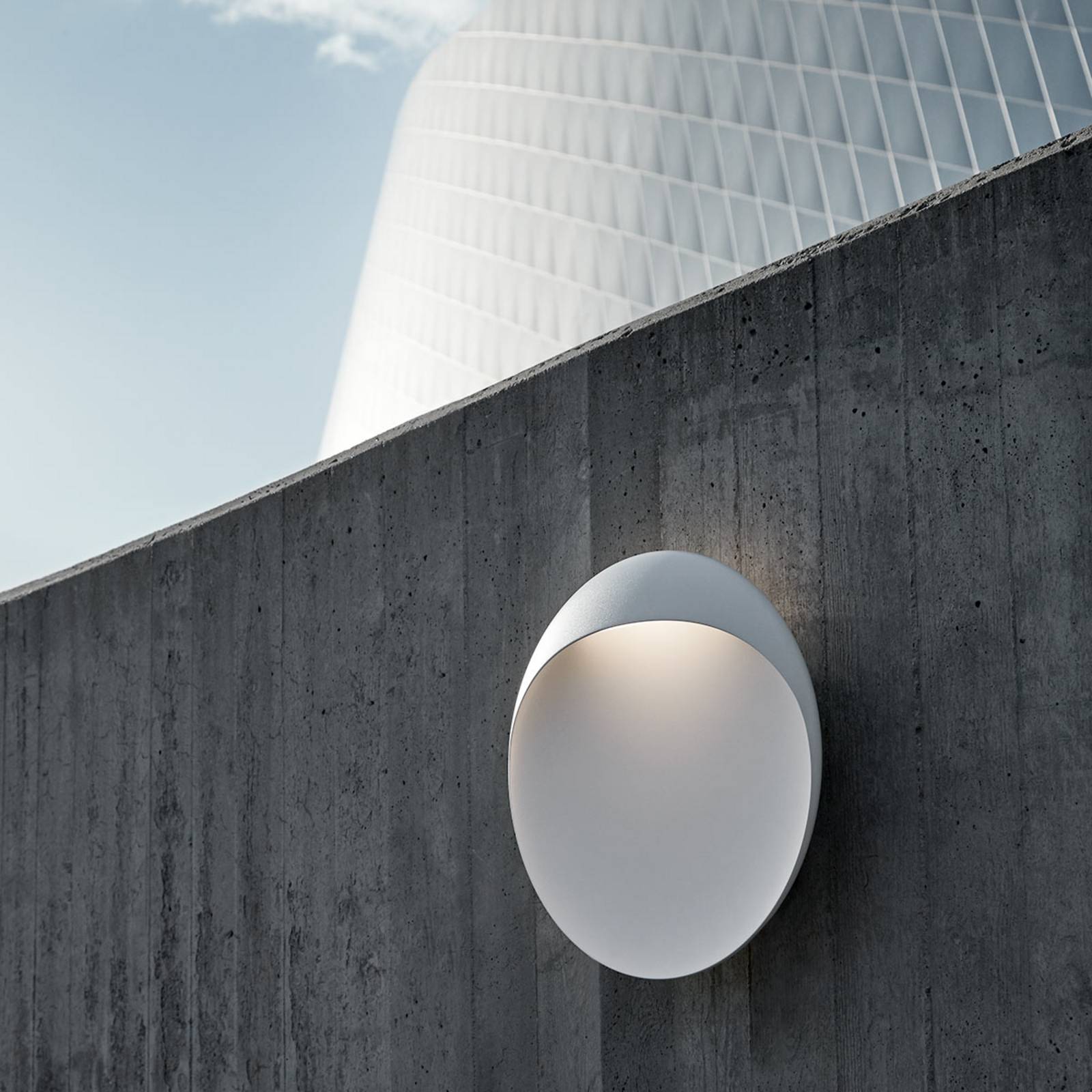 Louis Poulsen kinkiet LED Flindt, biały, 2 700 K, Ø 20 cm