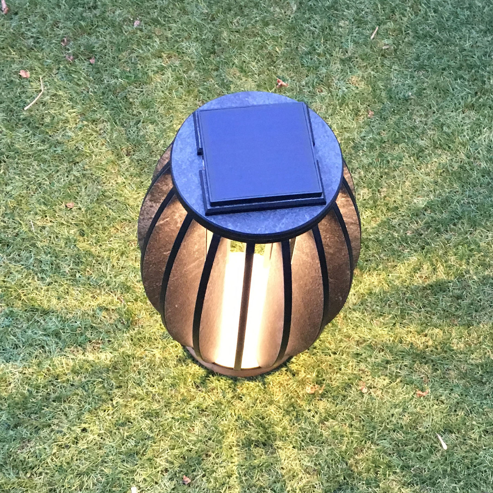 Pastek LED solar light made of teak wood, sensor