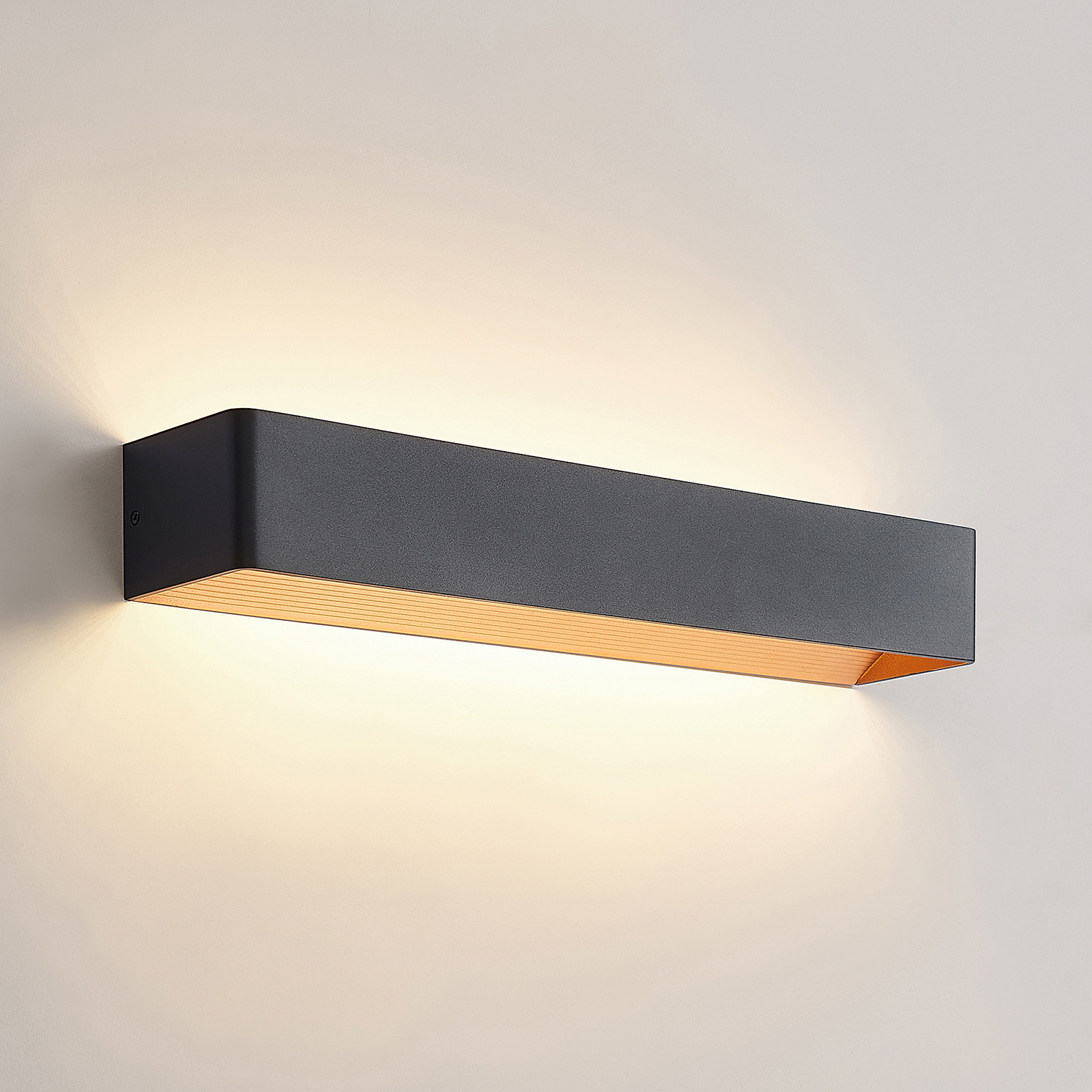 Arcchio Karam LED nástěnné světlo, 53 cm, černé