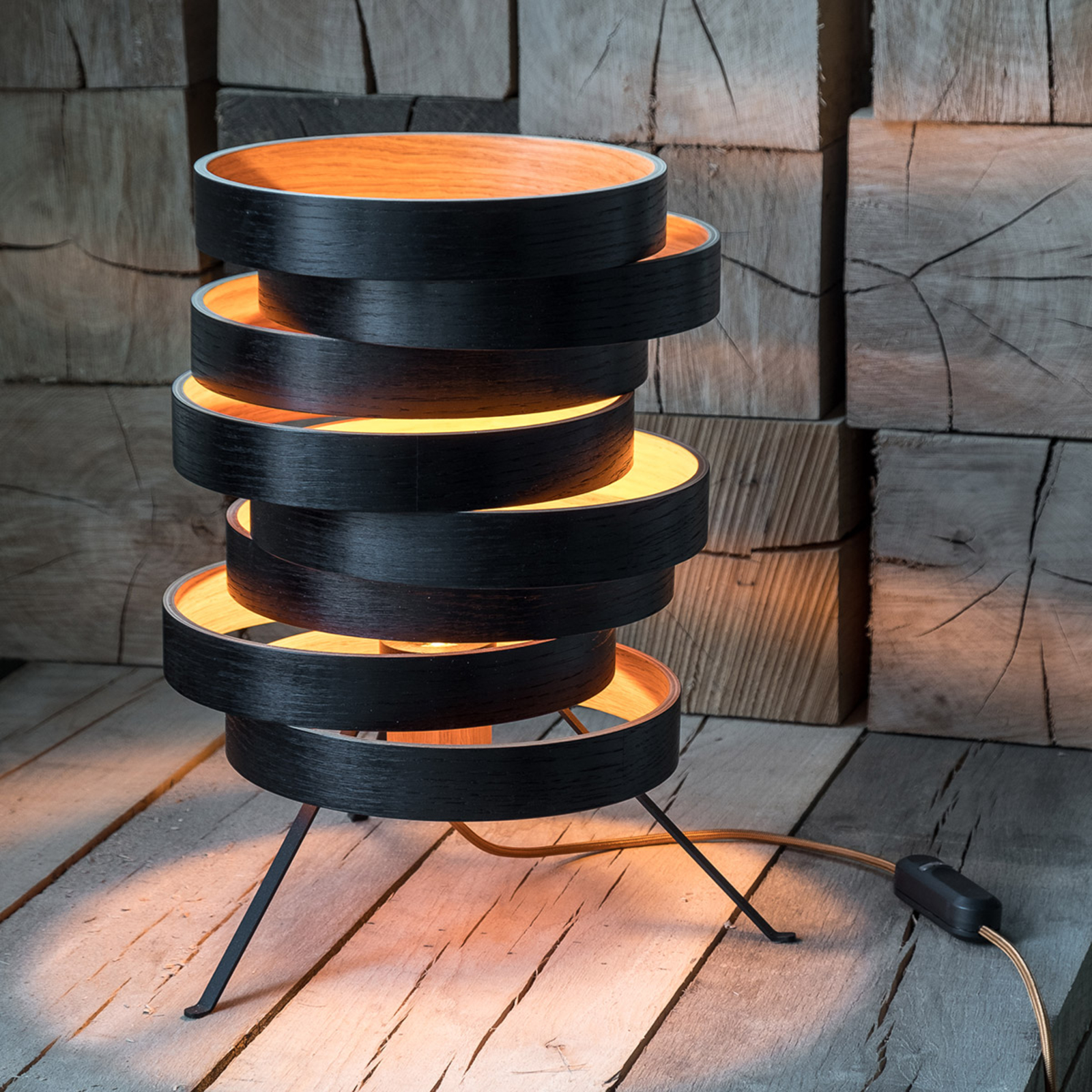 Stolní lampa Cloq s dřevěným stínidlem