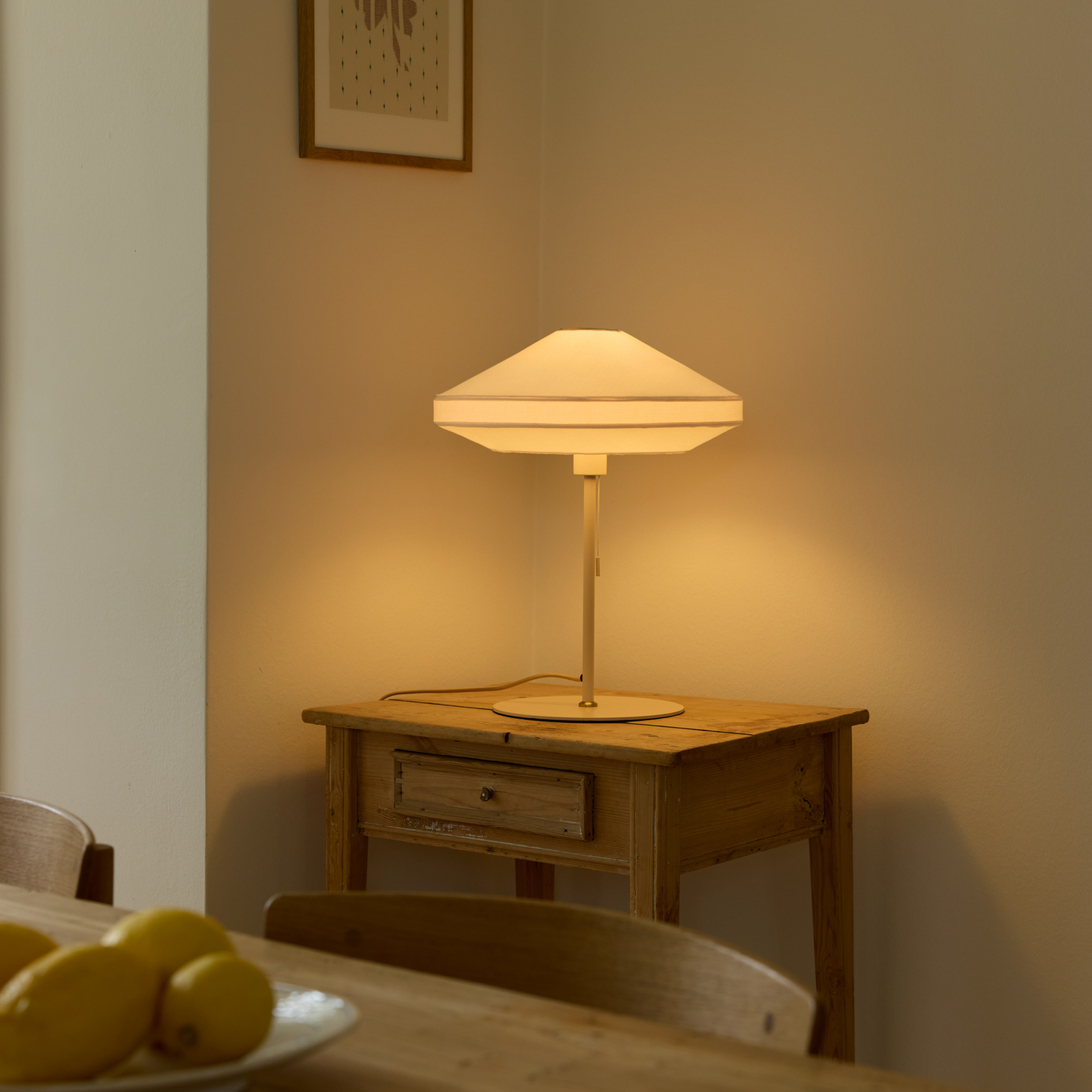 Stolní lampa PARIS SOFT, krémová textilie, výška 50 cm – Halo Design Stolní lampa PARIS SOFT, krémová textilie, výška 50 cm – Halo Design
