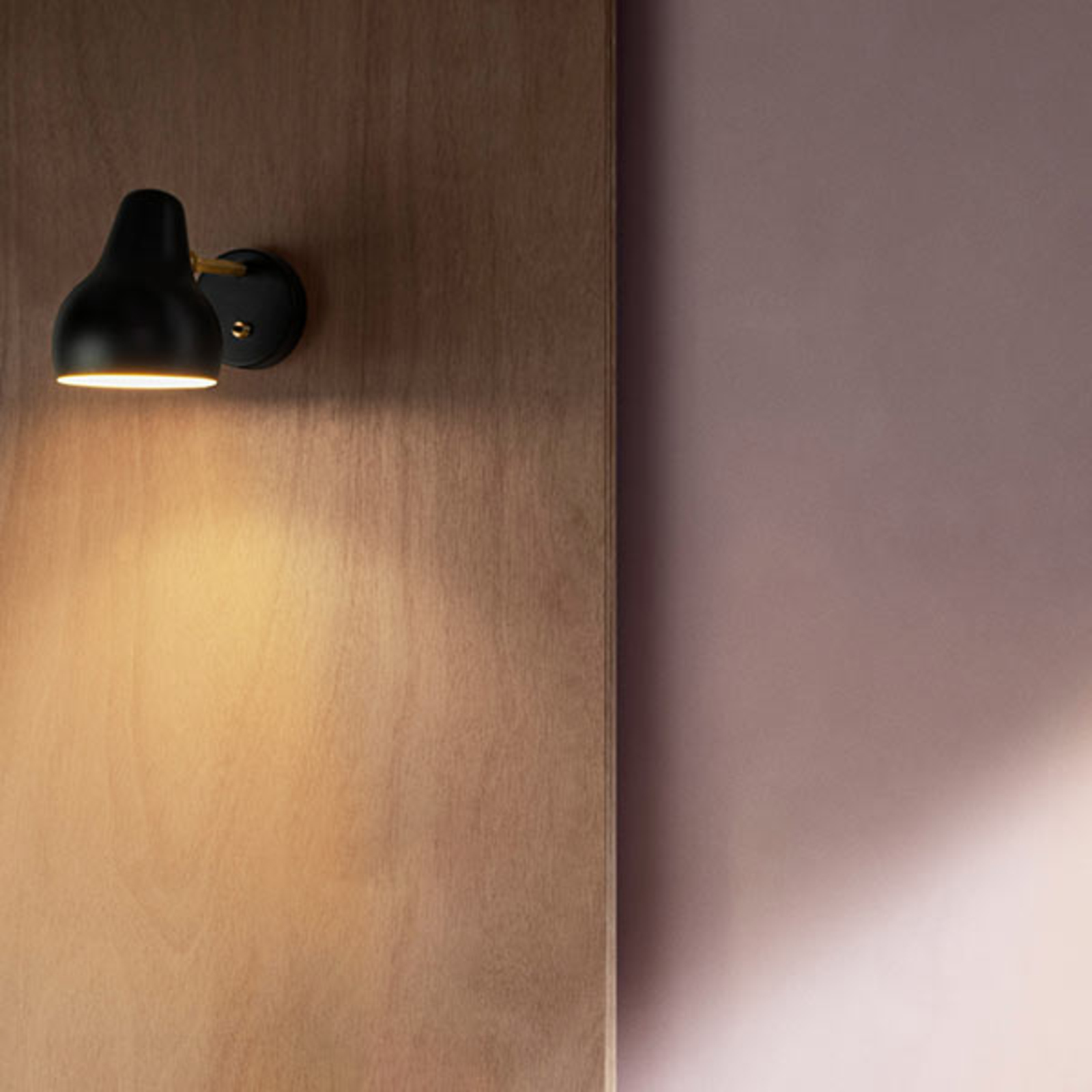 Дизайнерска LED лампа за стена Louis Poulsen VL38, черна