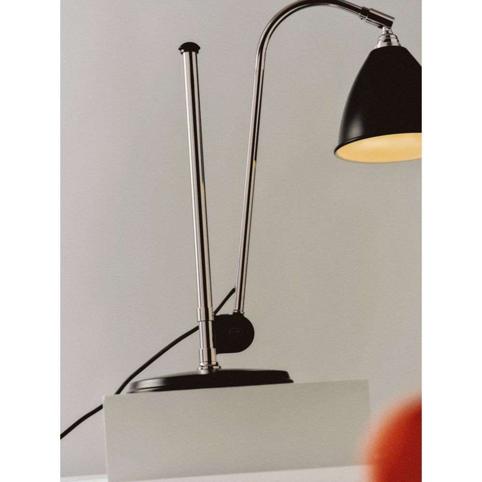Bestlite BL1 bordslampa, porslin/svart, &Oslash; 16 cm GUBI - Vardagsrum - Metall