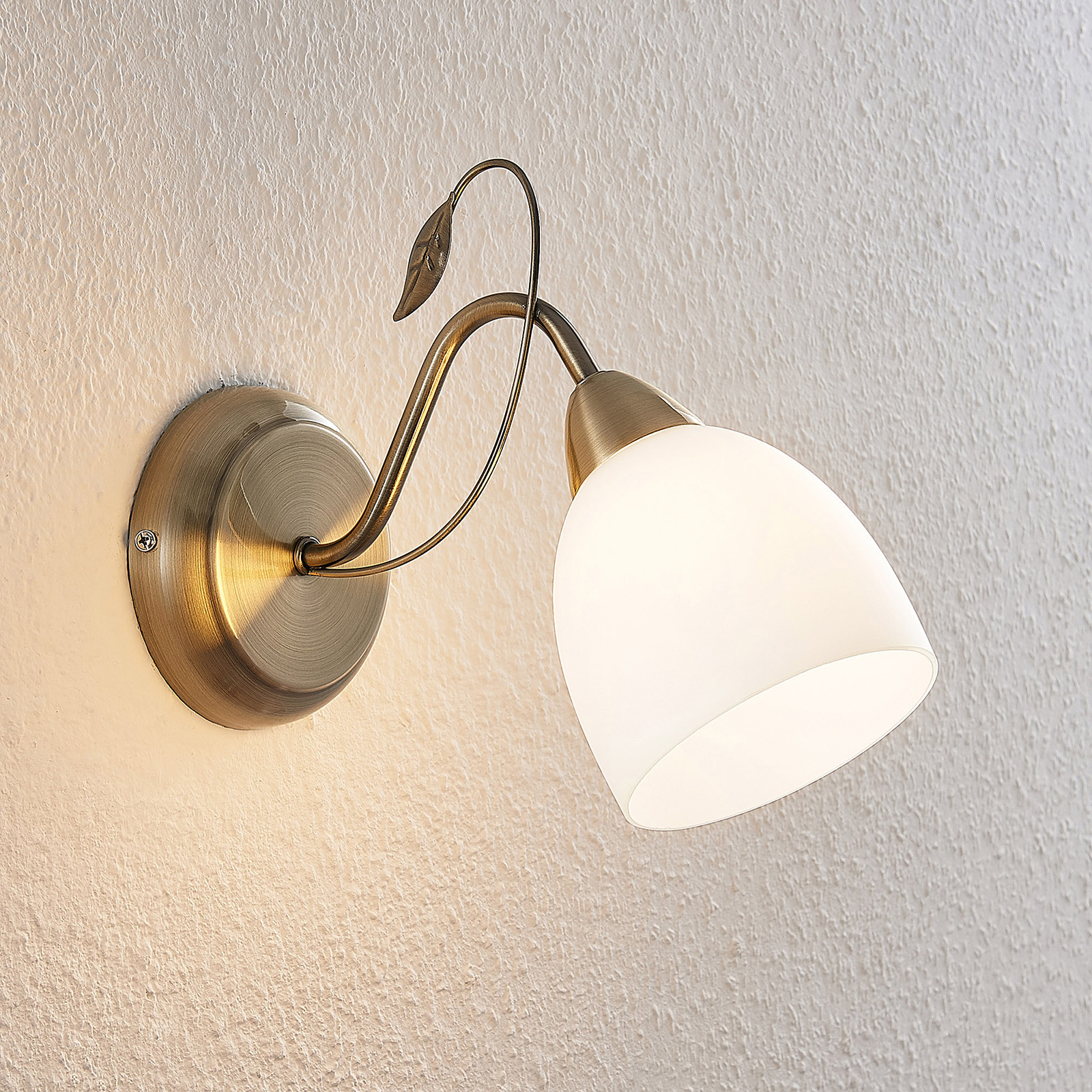 Lindby Thaddeus wall light, antique brass Lights.co.uk