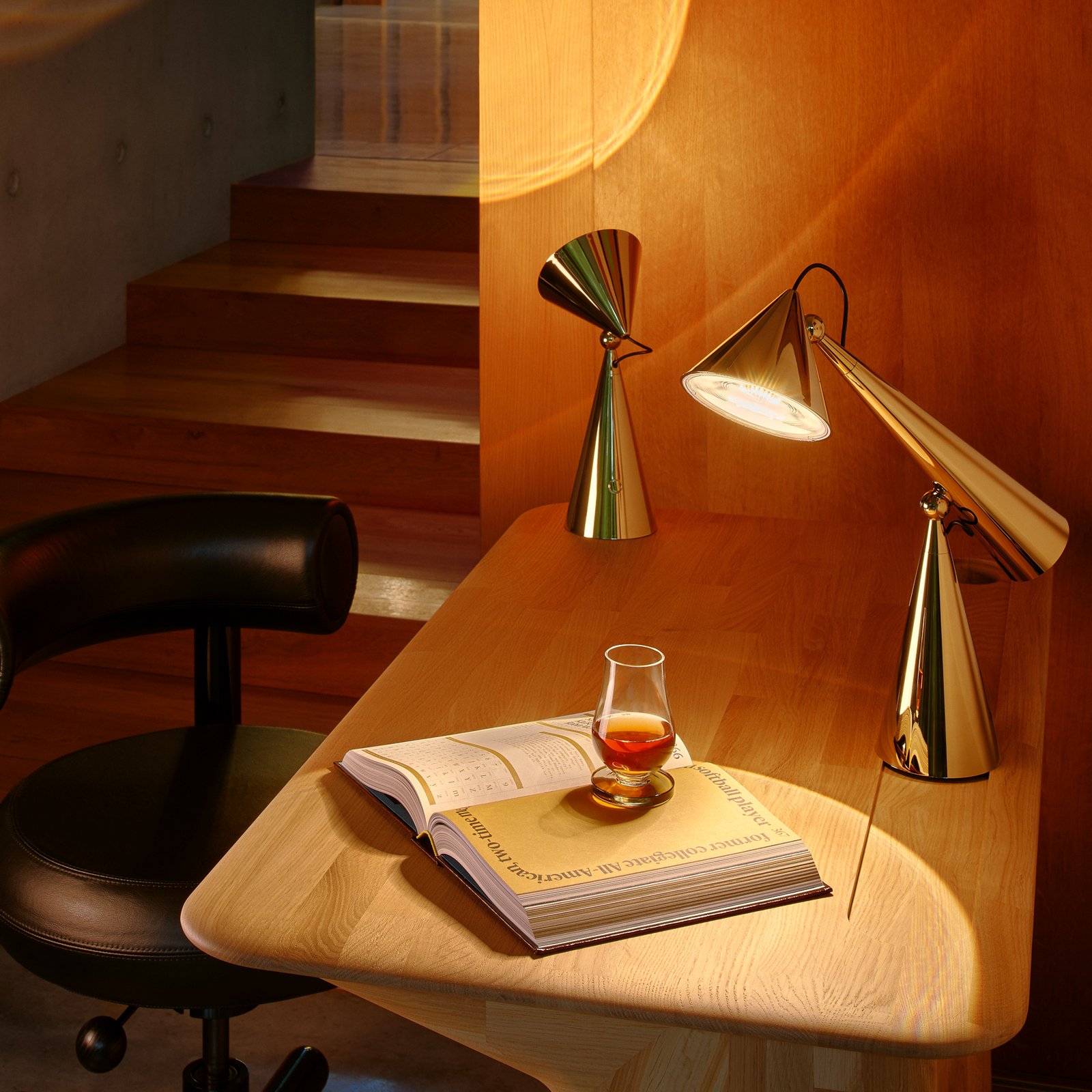Tom Dixon LED-Tischlampe Pose Task Light, goldfarben, 41 cm