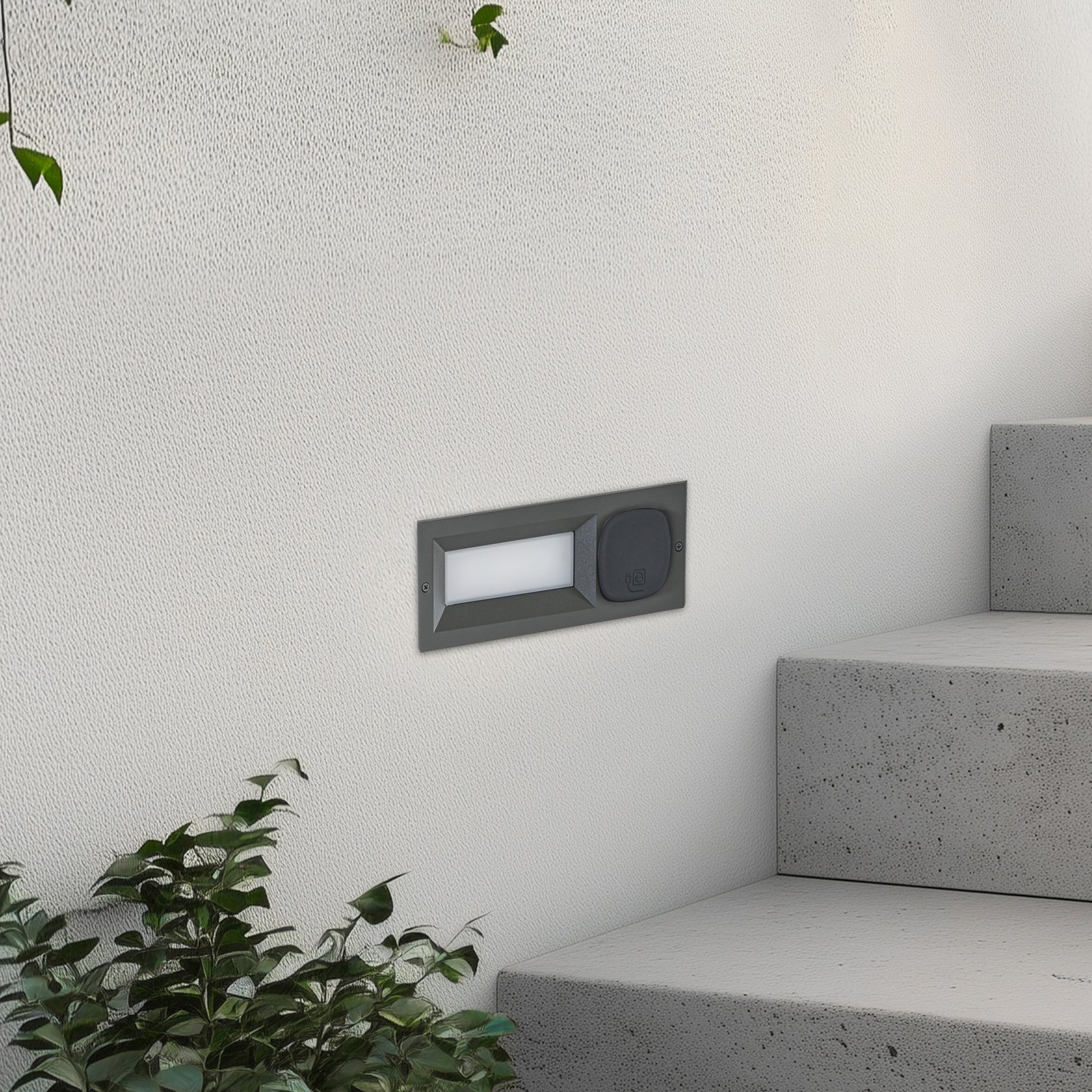 Lucande LED-Wandeinbaulampe Lachlain, anthrazit, Steckdose