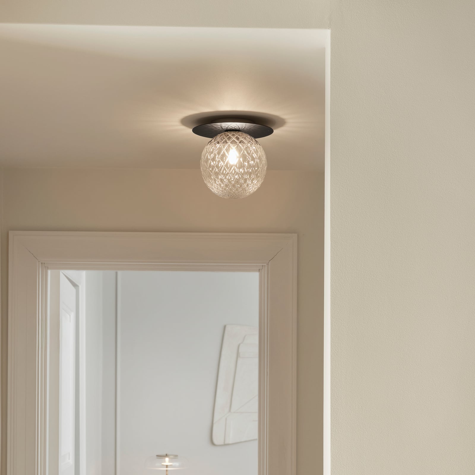Liila 1 wall light, black/clear, Ø 25.5 cm, IP 44 - Nuura