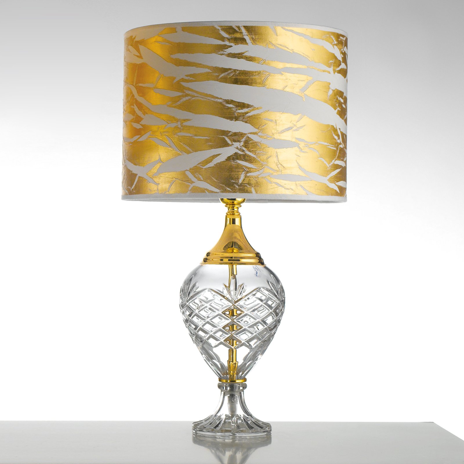 Guldfärgad bordslampa Belle Epoque med glasfot