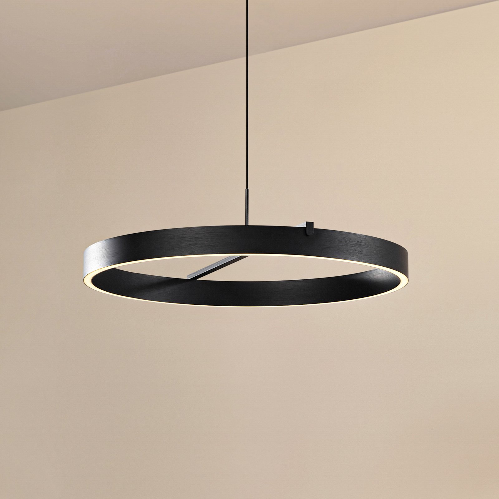 Lucande LED piekaramā lampa Rovan, Ø 60 cm, melna, CCT, dimmerējama