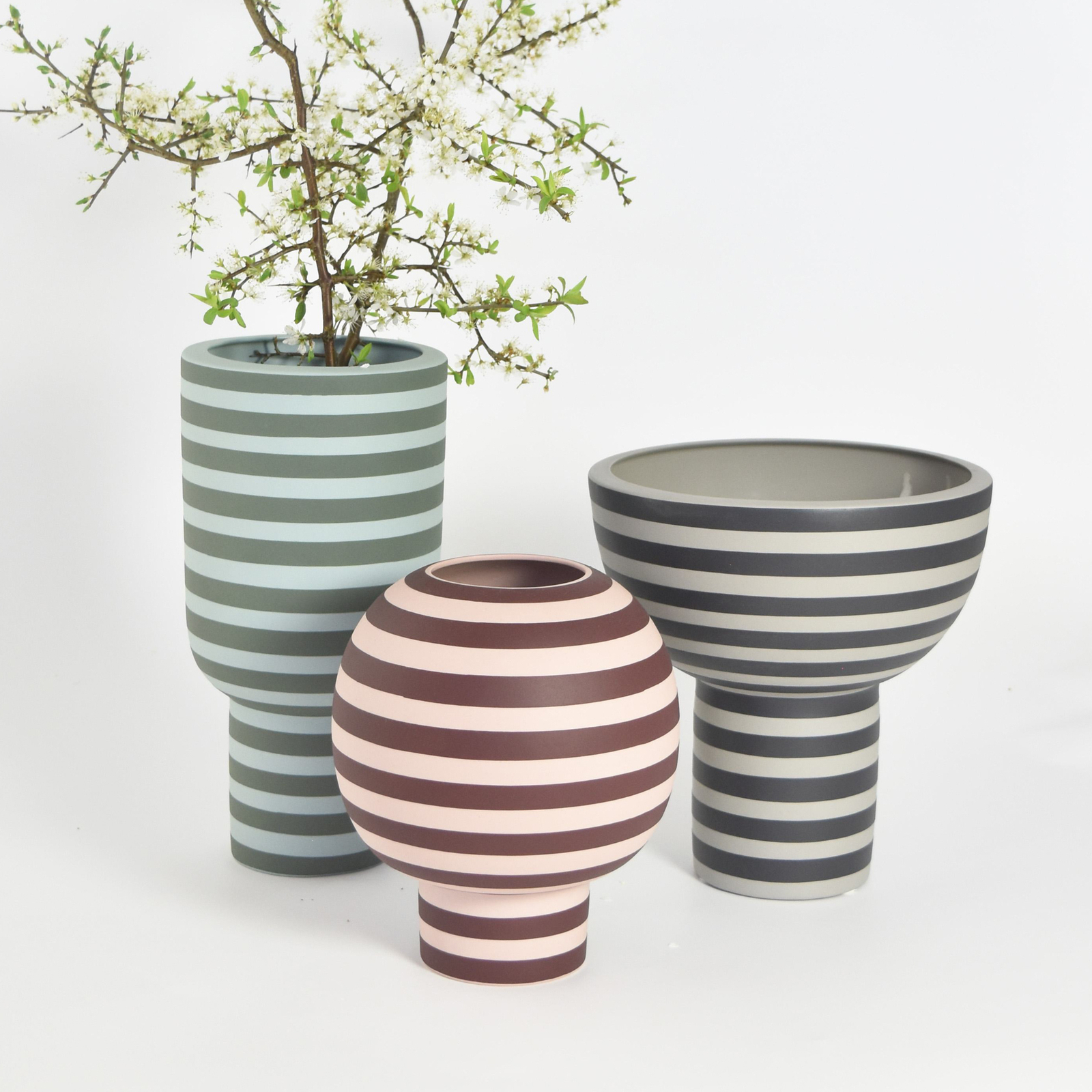Varia Sculptural Vase Rose/Bordeaux - AYTM