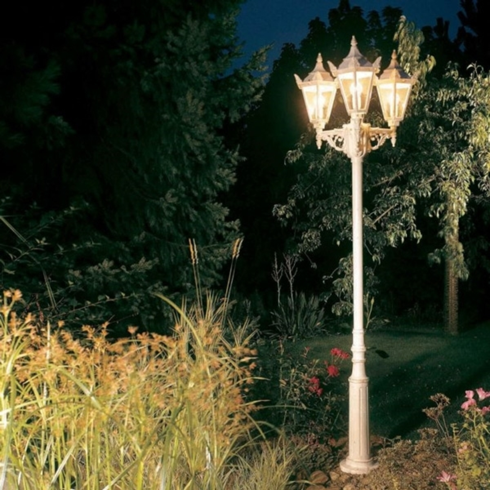 Country house lamp post 756, three-bulb