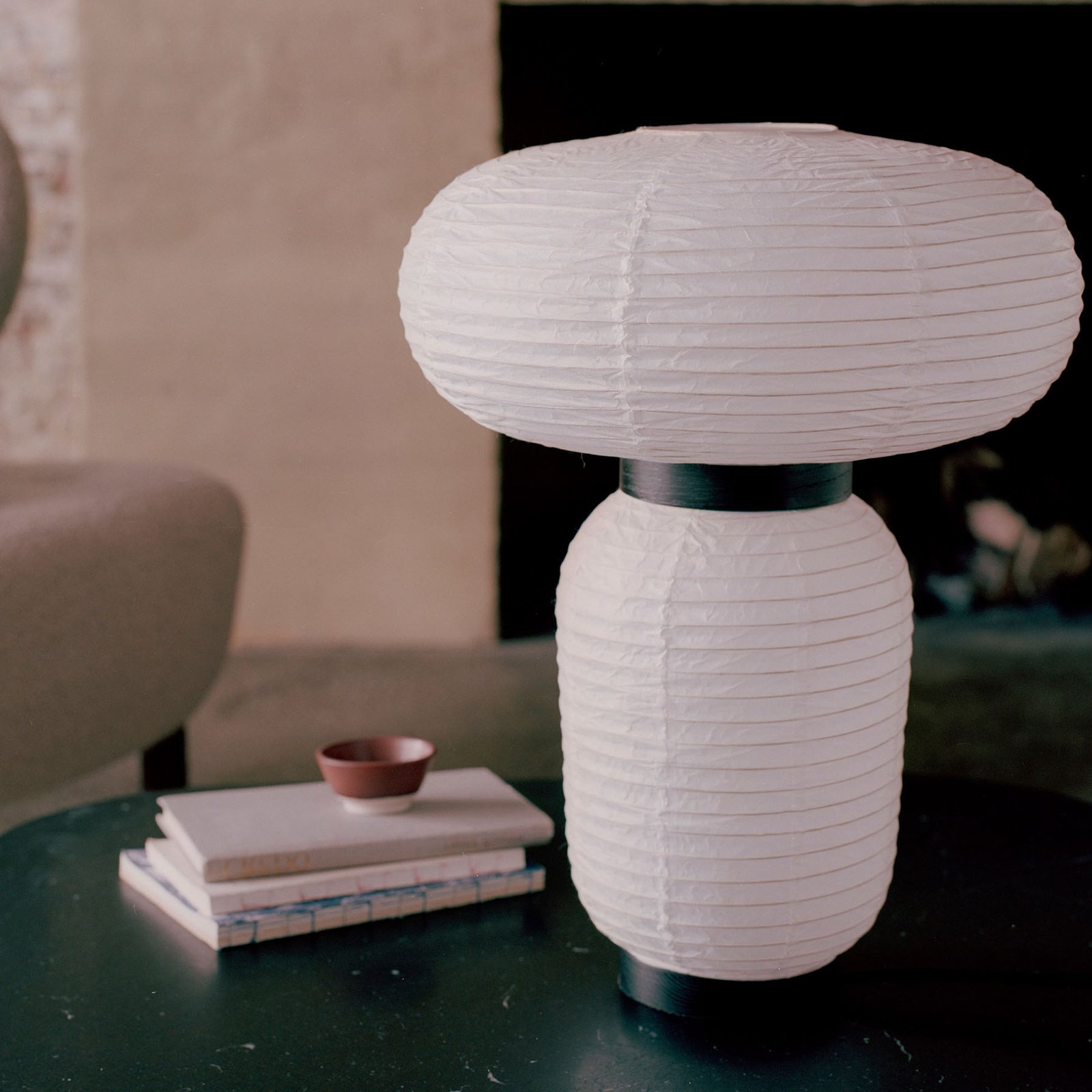 Formakami JH18 Lampe de Table Ivory White/Black Stained Oak - &Tradition