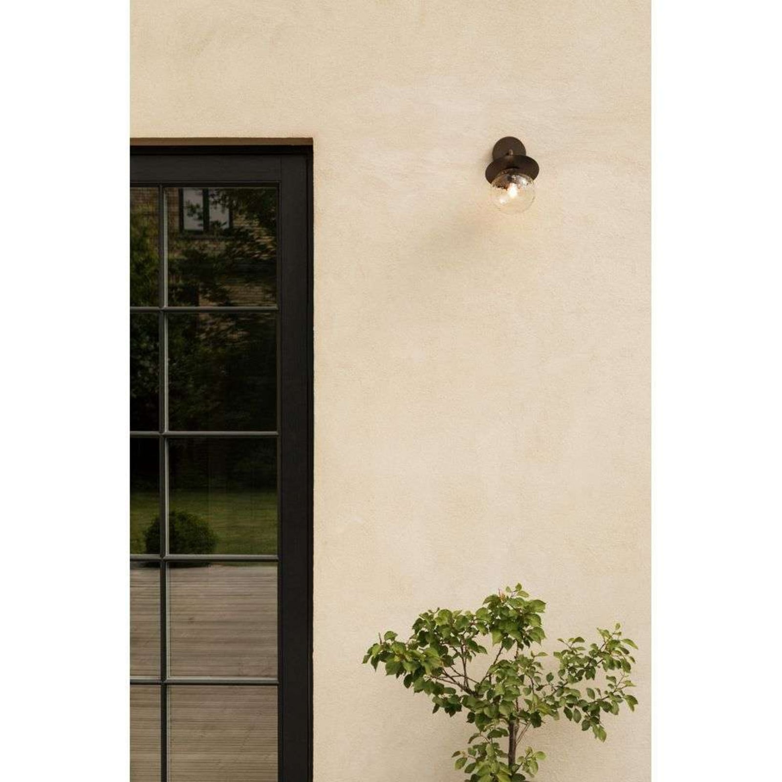 Udendørs væglampe Liila, sort/klar, IP54 Nuura Aps - Terrasse - Skandinavisk - Metal - Med én lyskilde billede