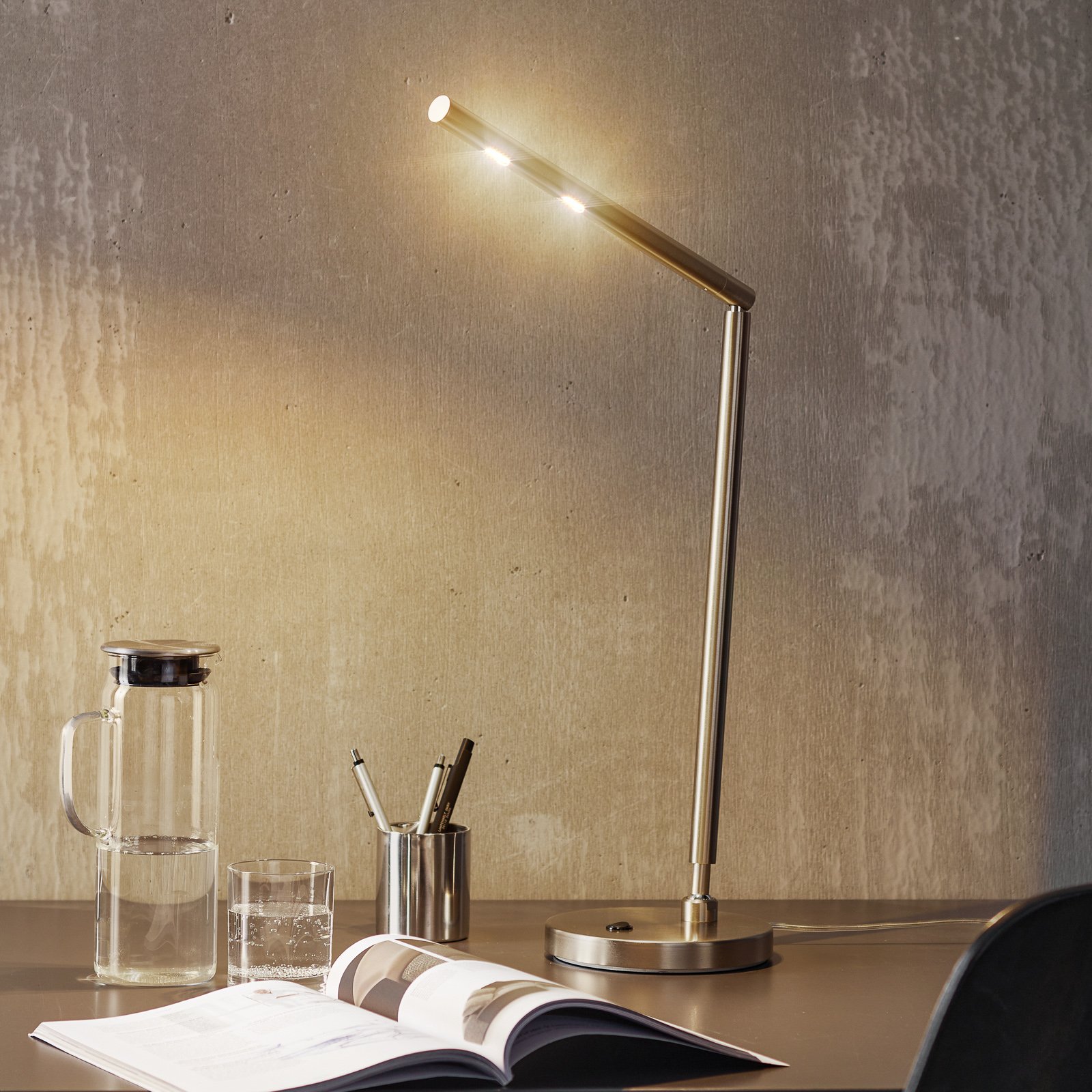 Timeless LED desk lamp Glance, nickel