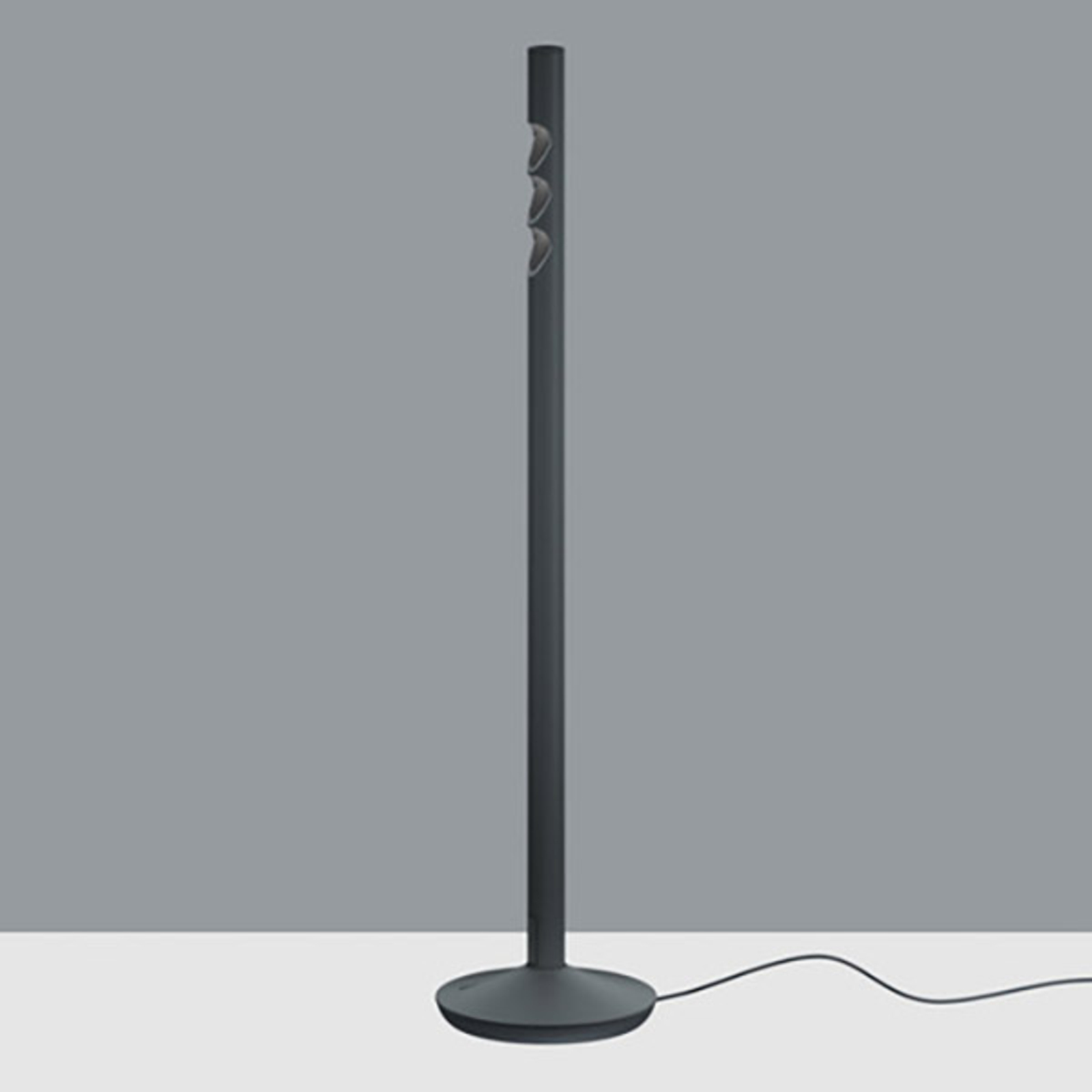 ERCO Lucy LED stolní lampa s nohou, černá 840