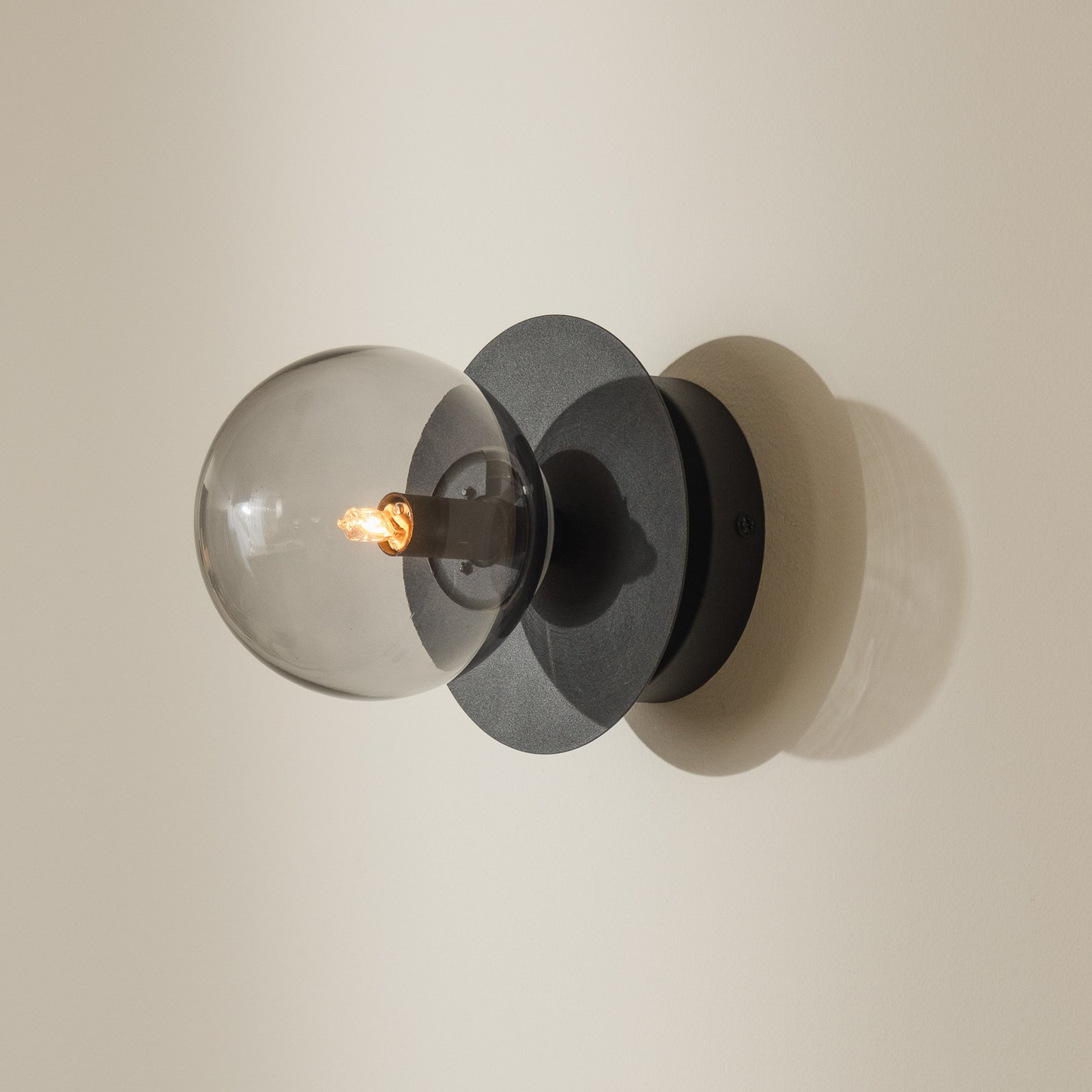 Candeeiro de teto Globen Lighting Art Deco, preto/cinzento, vidro Candeeiro de teto Globen Lighting Art Deco, preto/cinzento, vidro