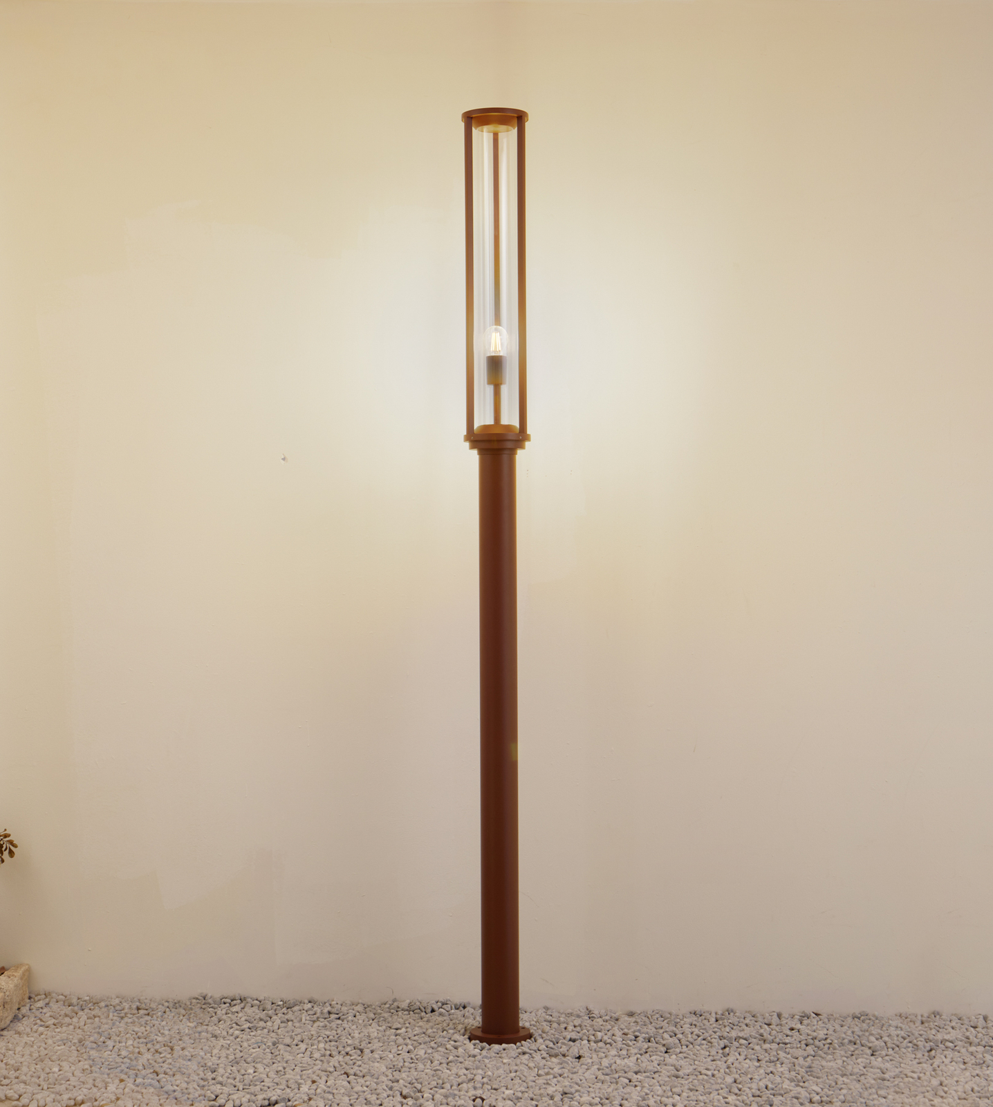 Lucande Borne lumineuse Alivaro, couleur rouille, aluminium, 220 cm, E27