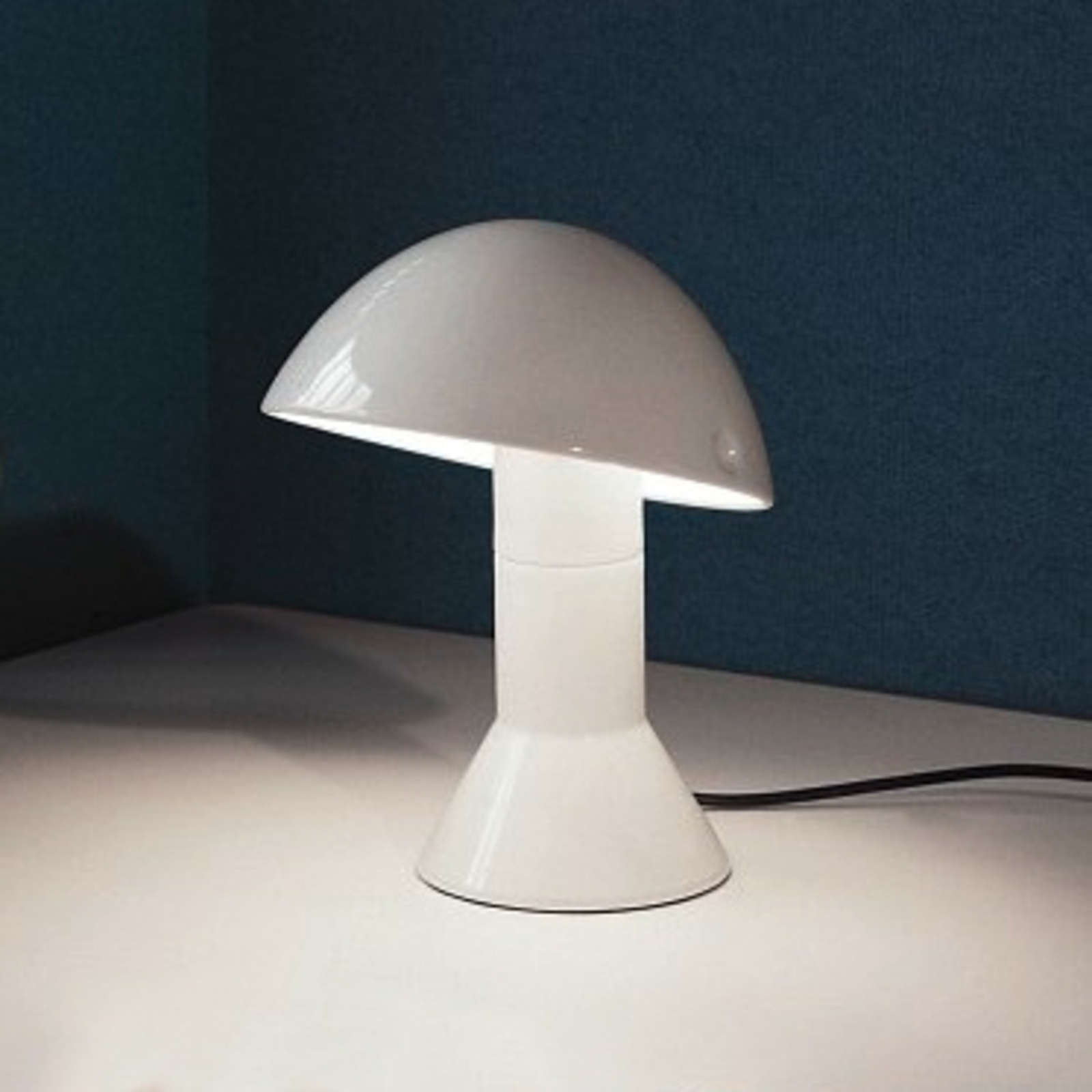 Designerska lampa stołowa ELMETTO biała