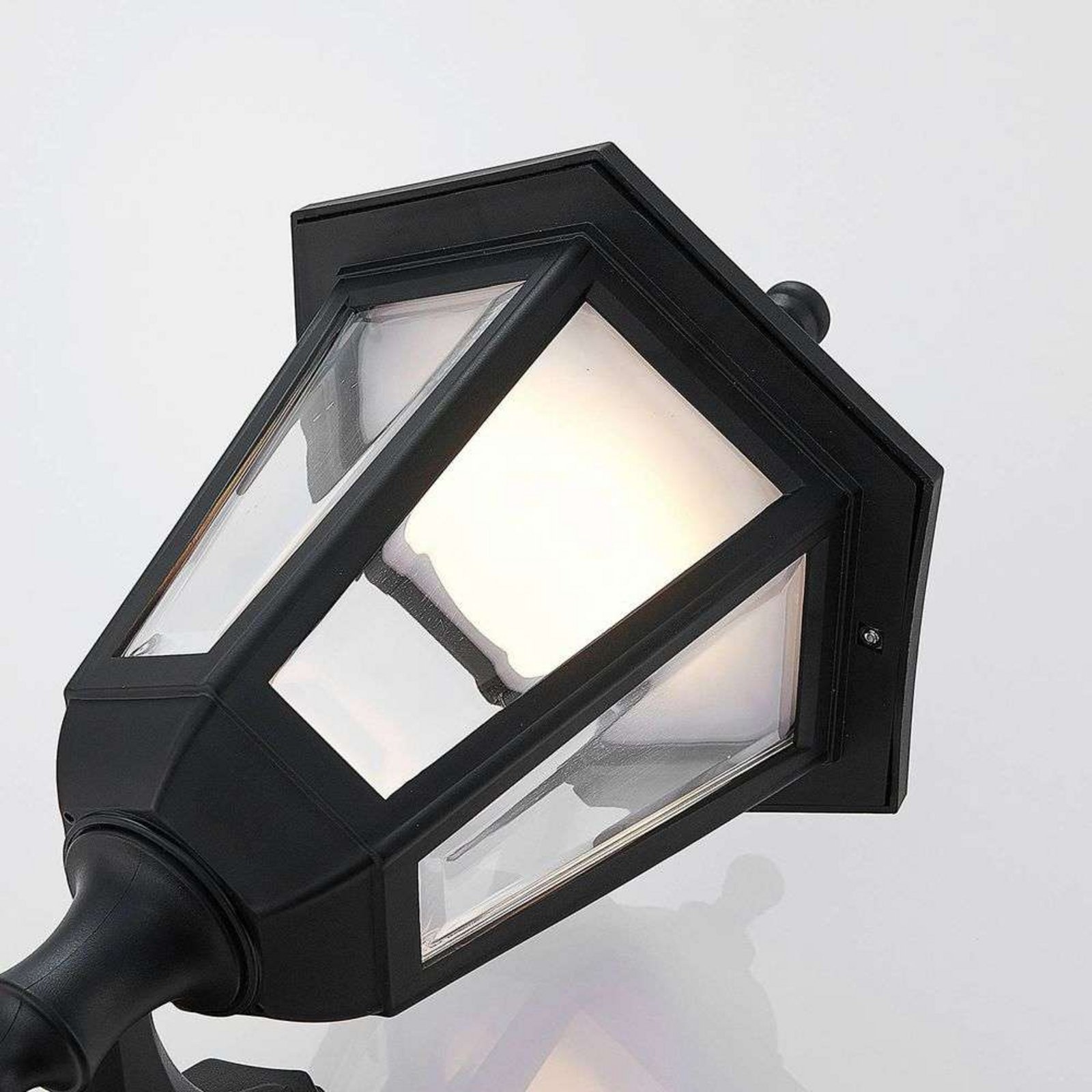 Iavo LED Outdoor Wall Lamp w/Sensor Black/Clear - Lindby