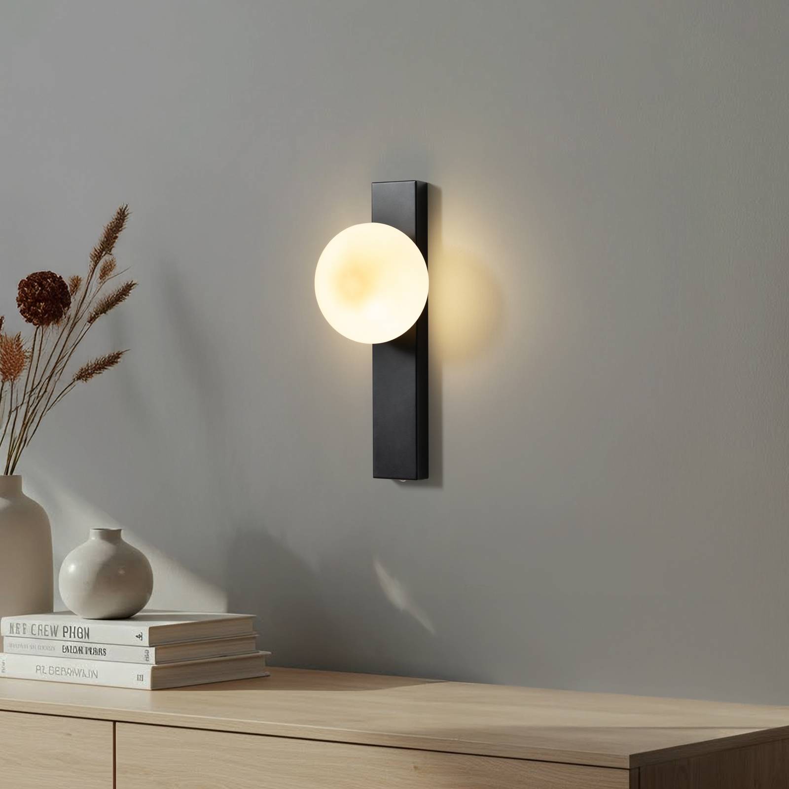 Lindby Wandleuchte Tavrik, schwarz/weiß, Höhe 30 cm, Glas günstig online kaufen