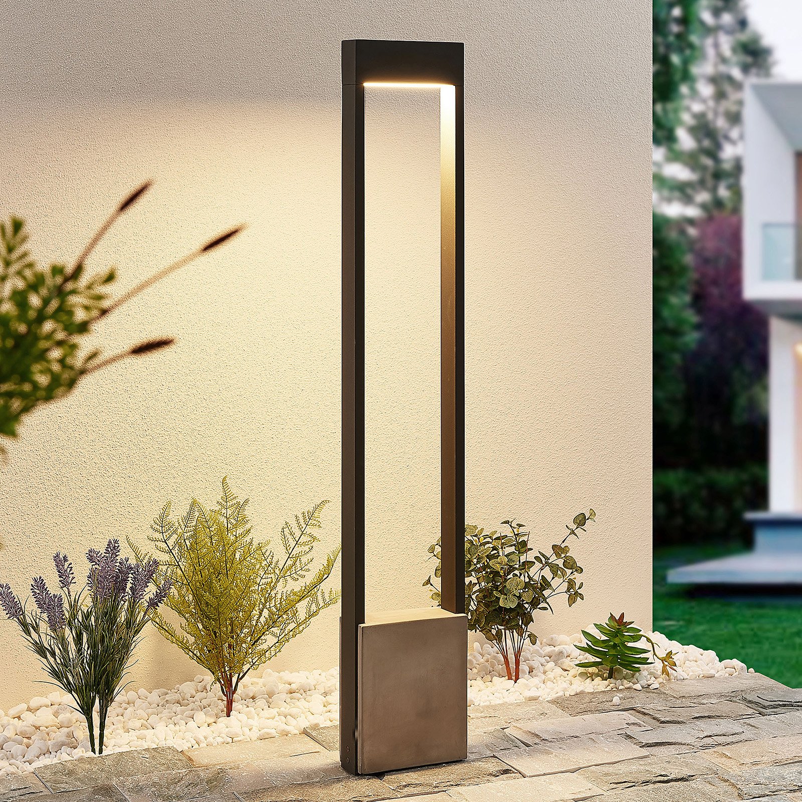Lucande Tekiro LED-Wegelampe, Beton, 100 cm