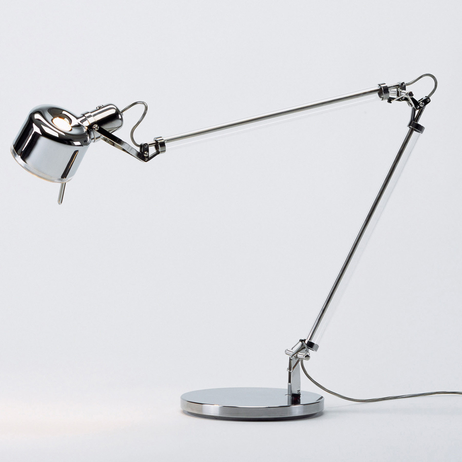 serien.lighting Job Table lampe à poser LED Luminaire.fr