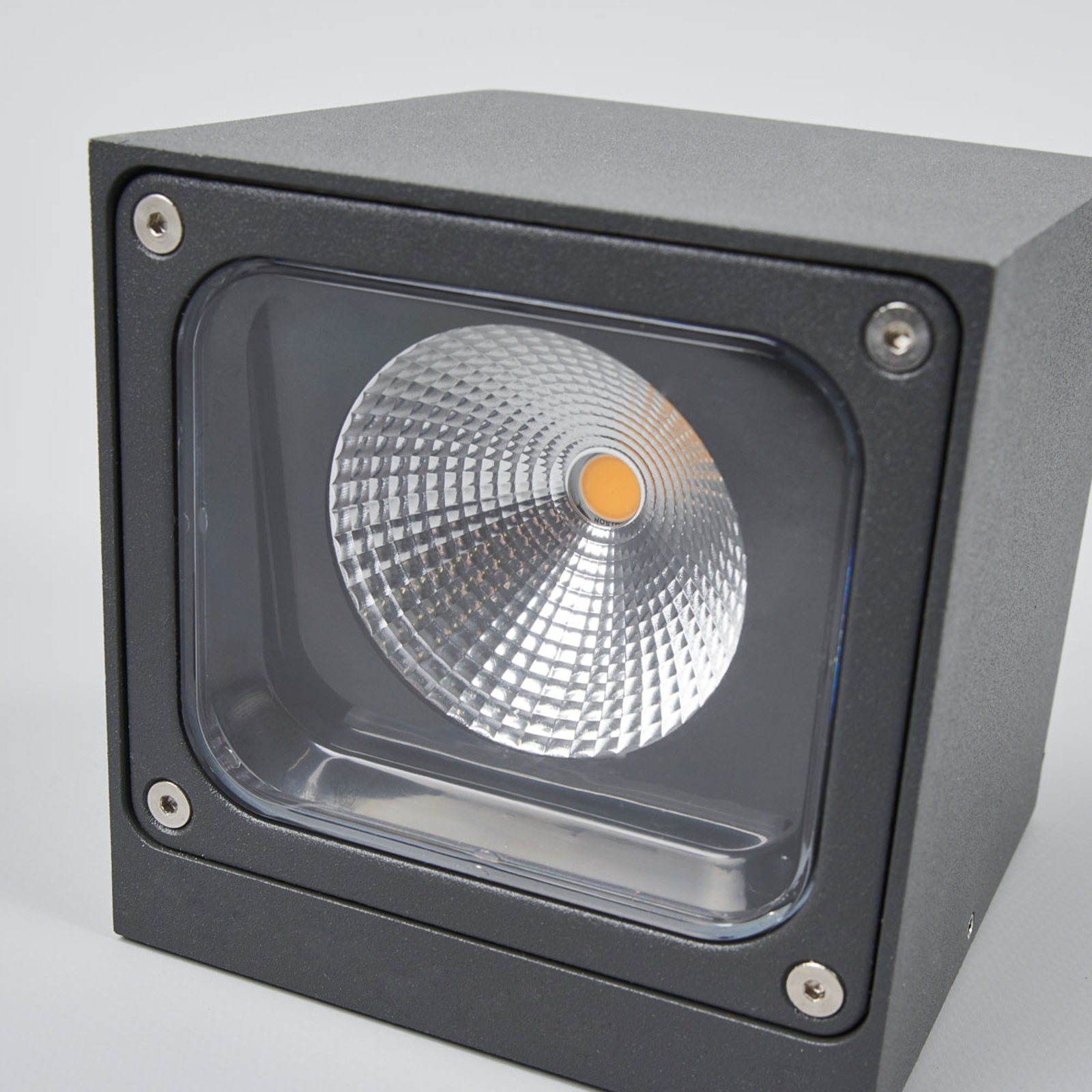 Merjem - LED-Außenwandleuchte in Dunkelgrau
