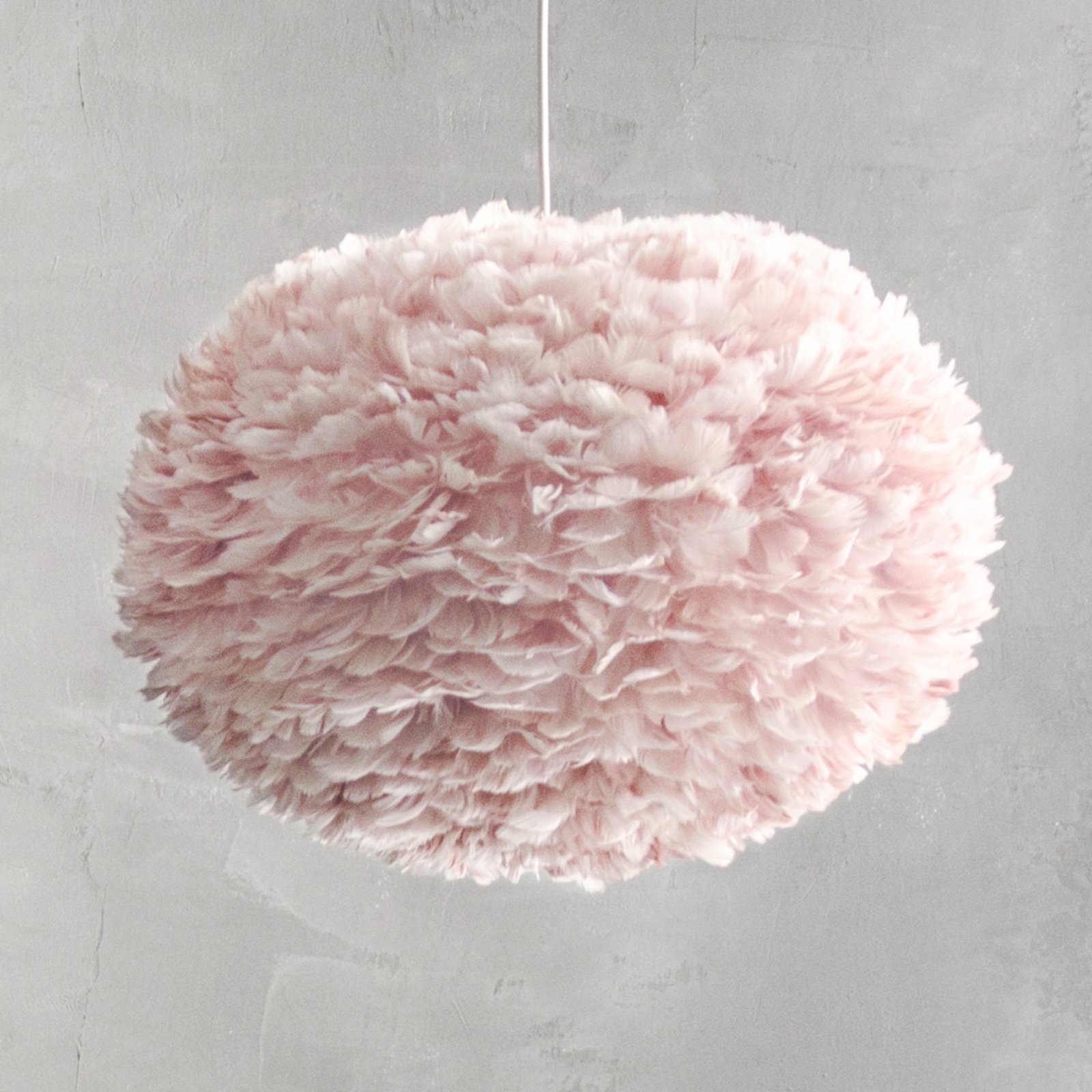 Eos large Hängeleuchte Federn hellrosa - UMAGE Eos large Hängeleuchte Federn hellrosa - UMAGE